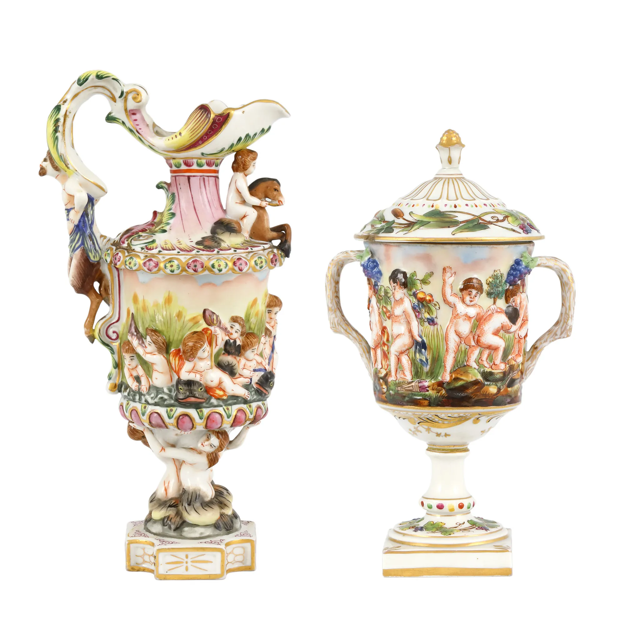 Set de vase din porțelan Capodimonte, format din carafă și recipient cu capac, bogat decorat cu putti, personaje mitologice marine și elemente vegetale stilizate, pictat manual, sfârșitul sec. XIX