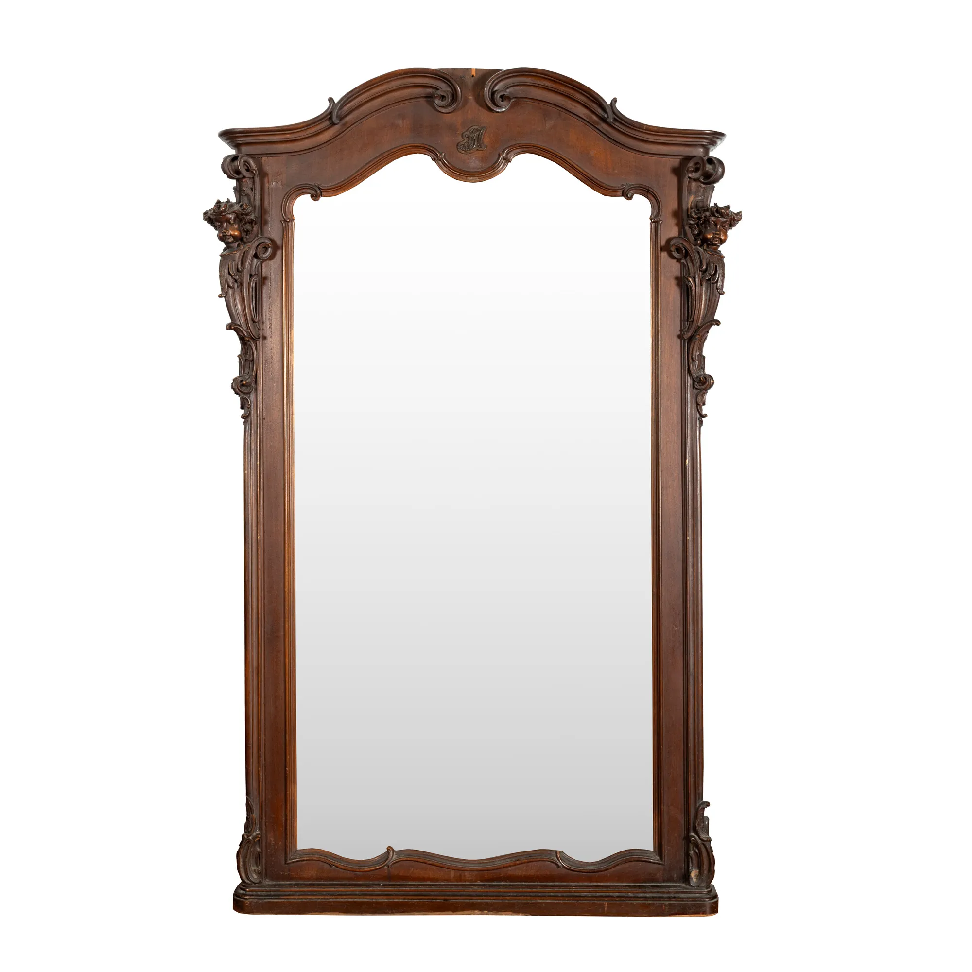 Oglindă în manieră Louis XV, din cristal, ramă din lemn sculptat cu putti, monogramată ”GM”, sfârșitul sec. XIX