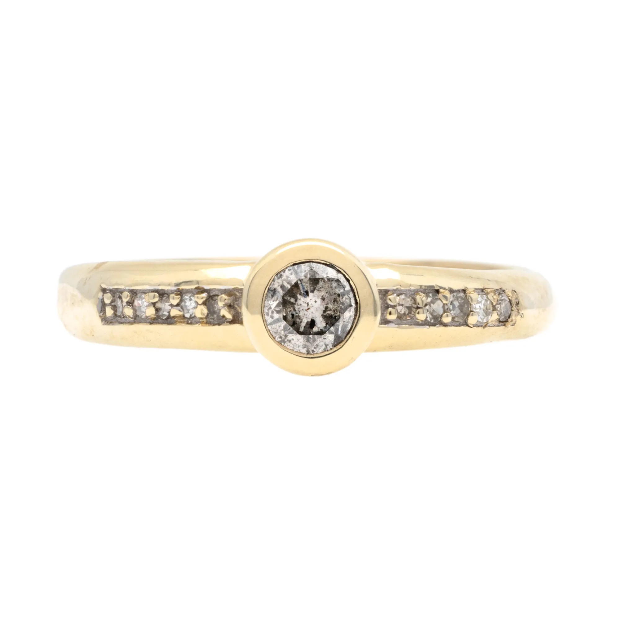 Gold ring decorated with diamonds