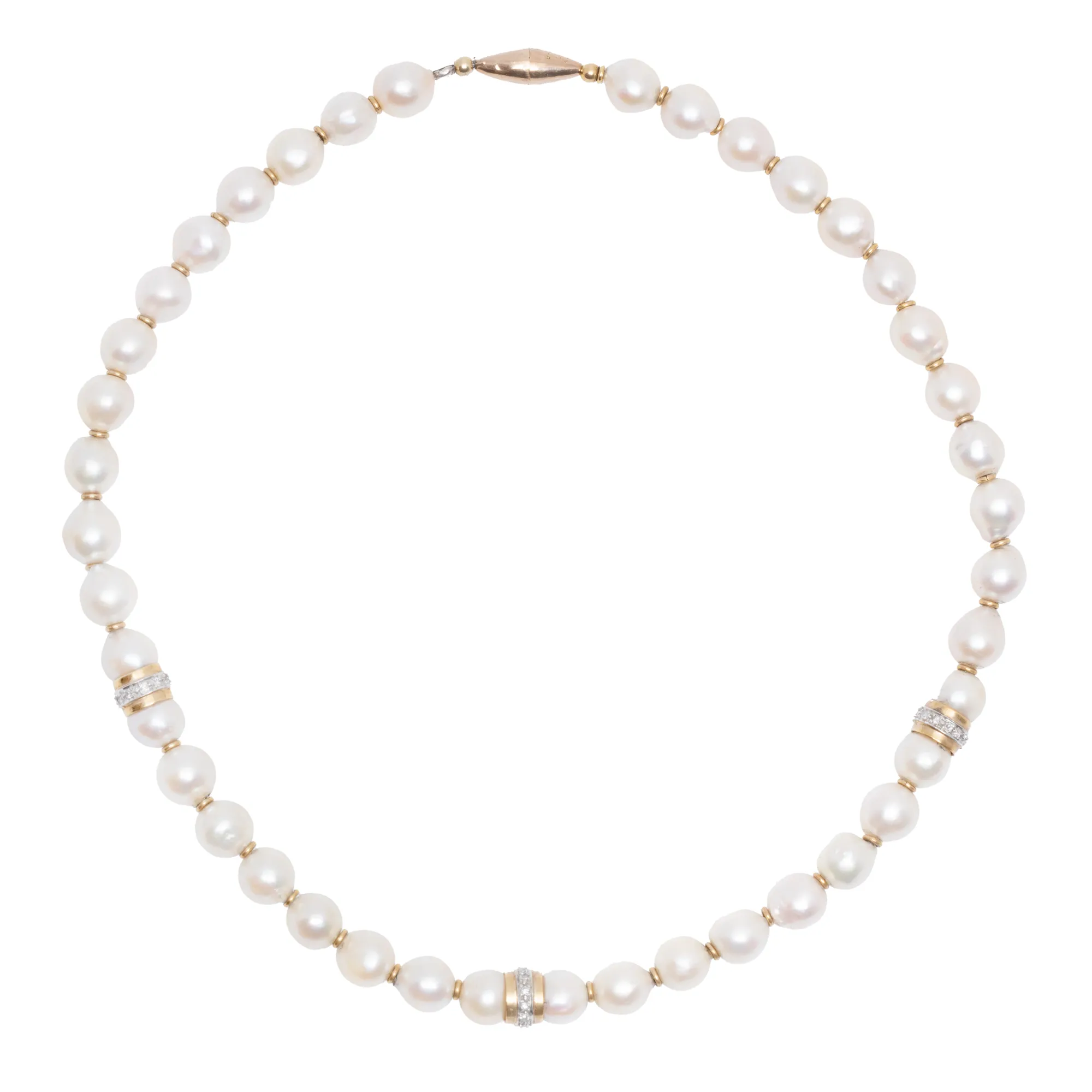 Pearl necklace, decorated with diamonds and gold clasp