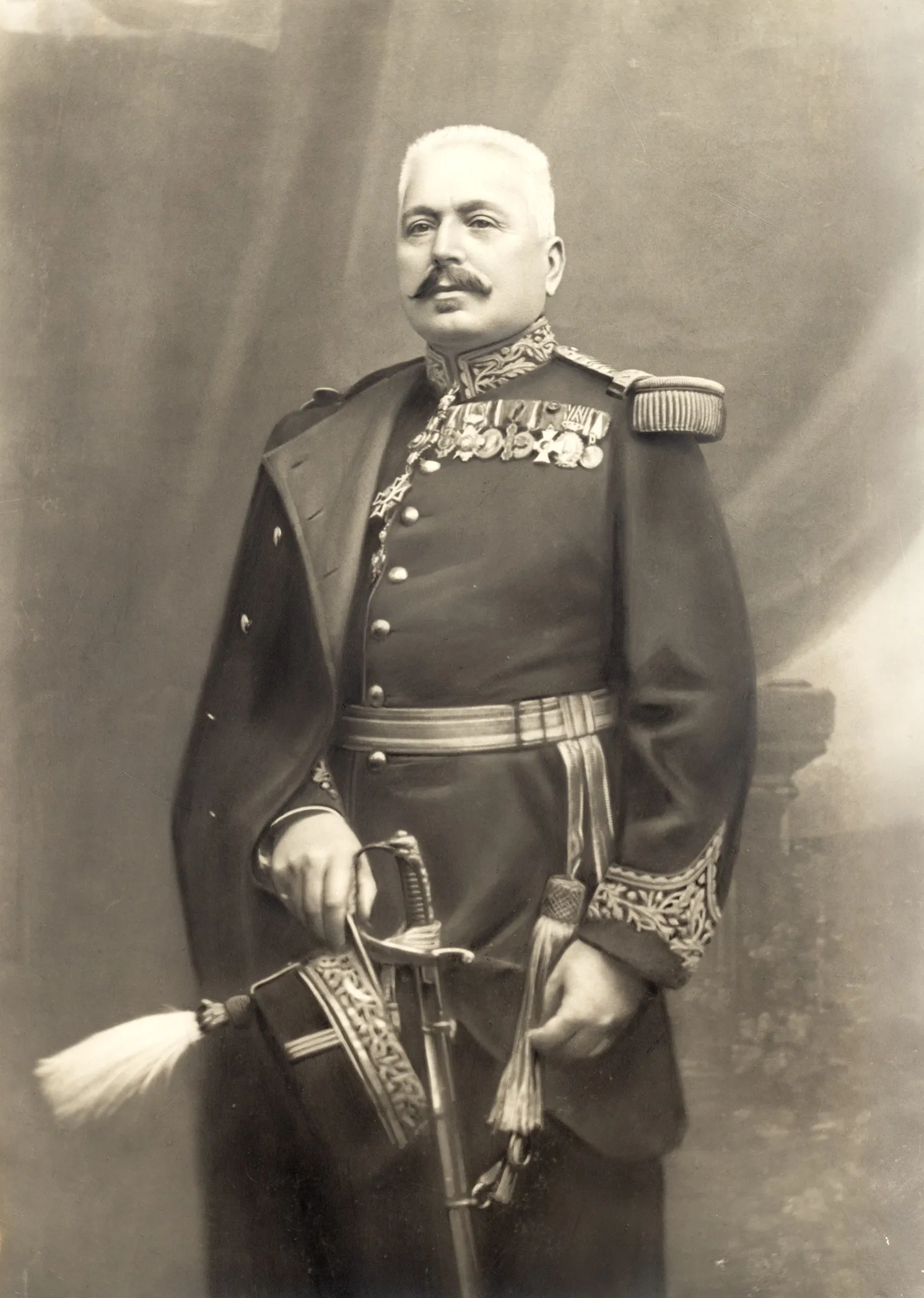 Fotografie de mari dimensiuni ilustrându-l pe Generalul Constantin Boerescu, atelier fotografic Foto Lux, București, cca. 1906, provine din colecția familiei Boerescu