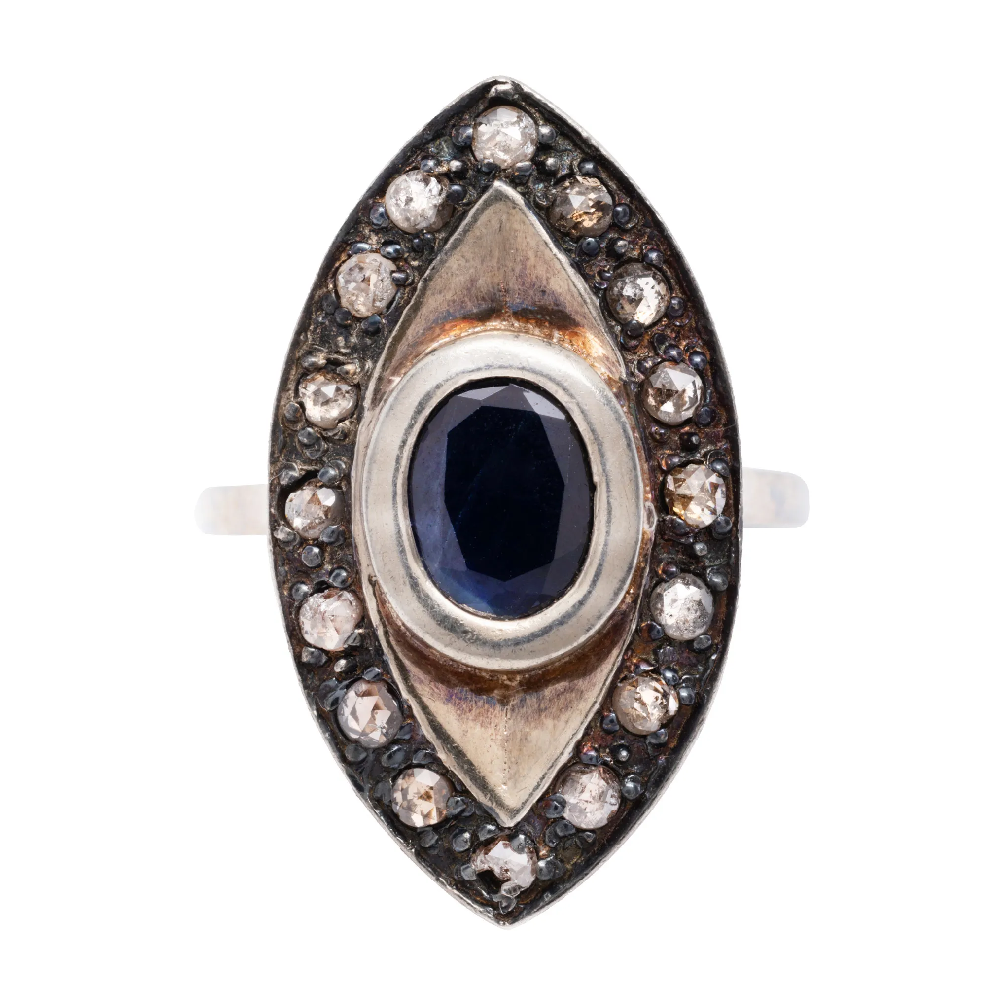 Inel în manieră Art Deco, din aur și argint, decorat cu safir și diamante