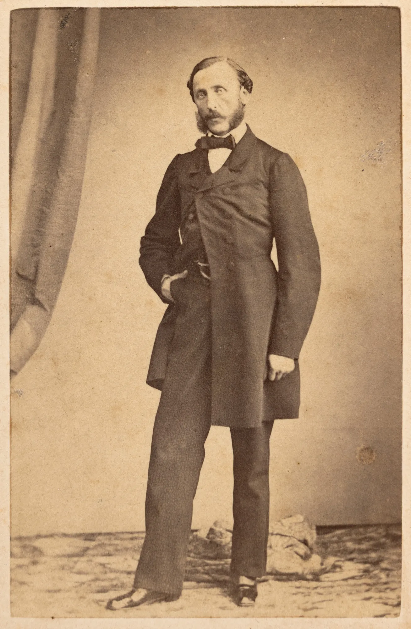 Fotografie reprezentându-l pe generalul Gheorghe Magheru, atelier fotografic Leleux et Cie., Paris, cca. 1870