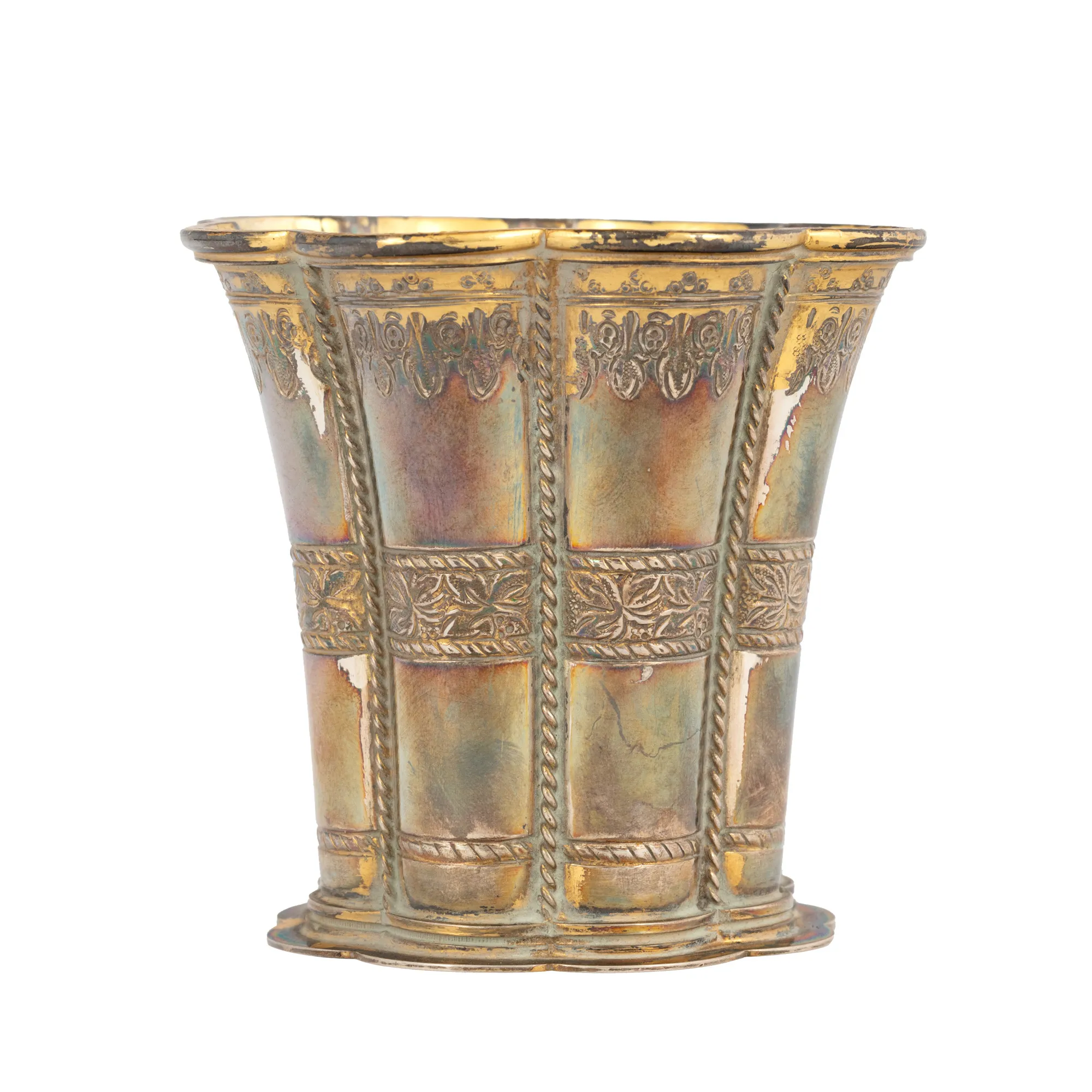 ”Margrethe cup” - pahar din argint aurit,  cu decor embosat