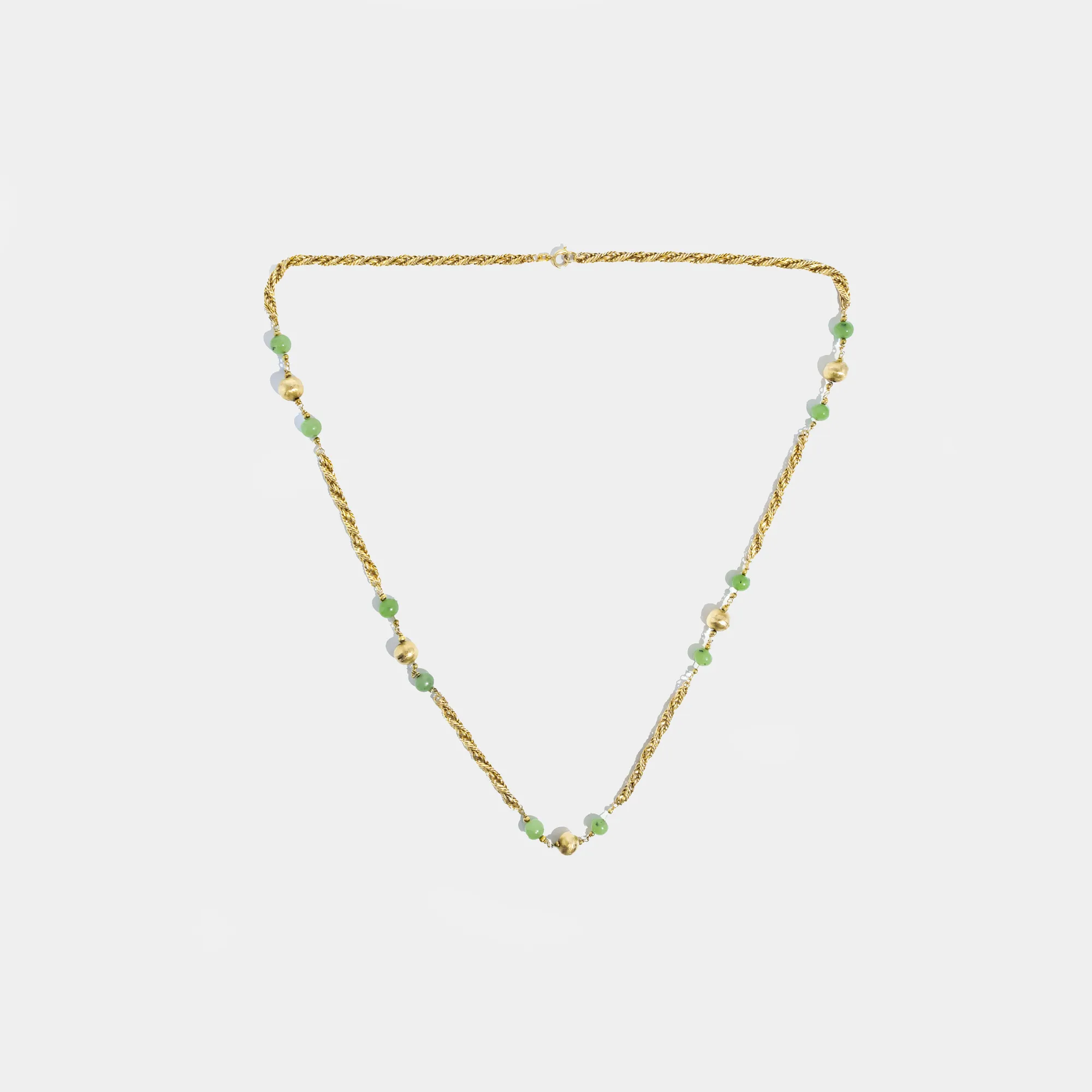 Gold necklace, decorated with jade