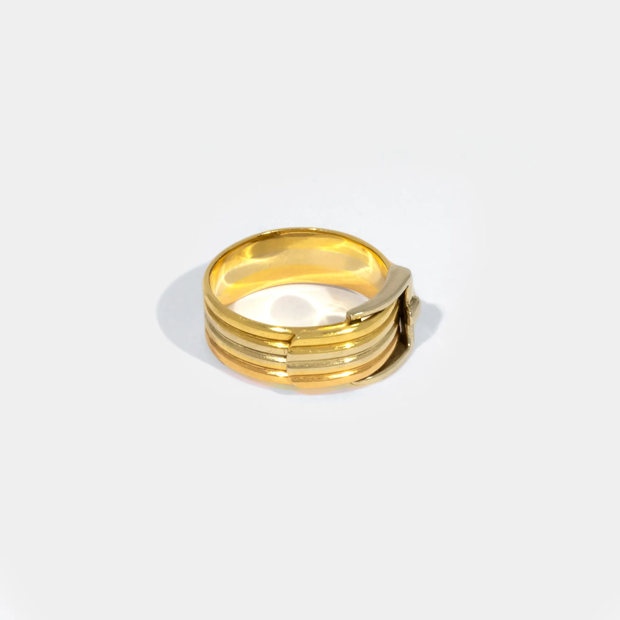 Ring from three types of gold