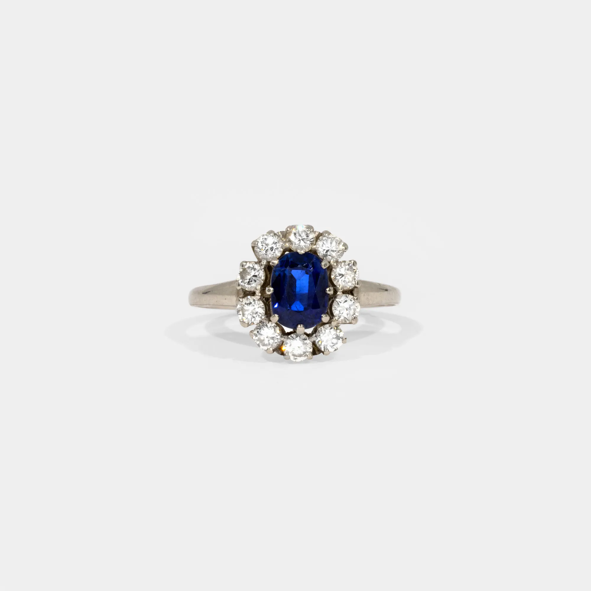 Platinum ring, decorated with sapphire and diamonds