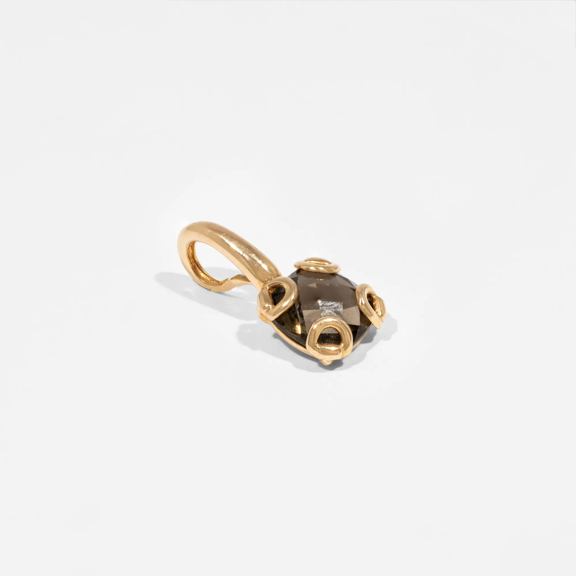 Rose gold pendant, decorated with a smoky quartz
