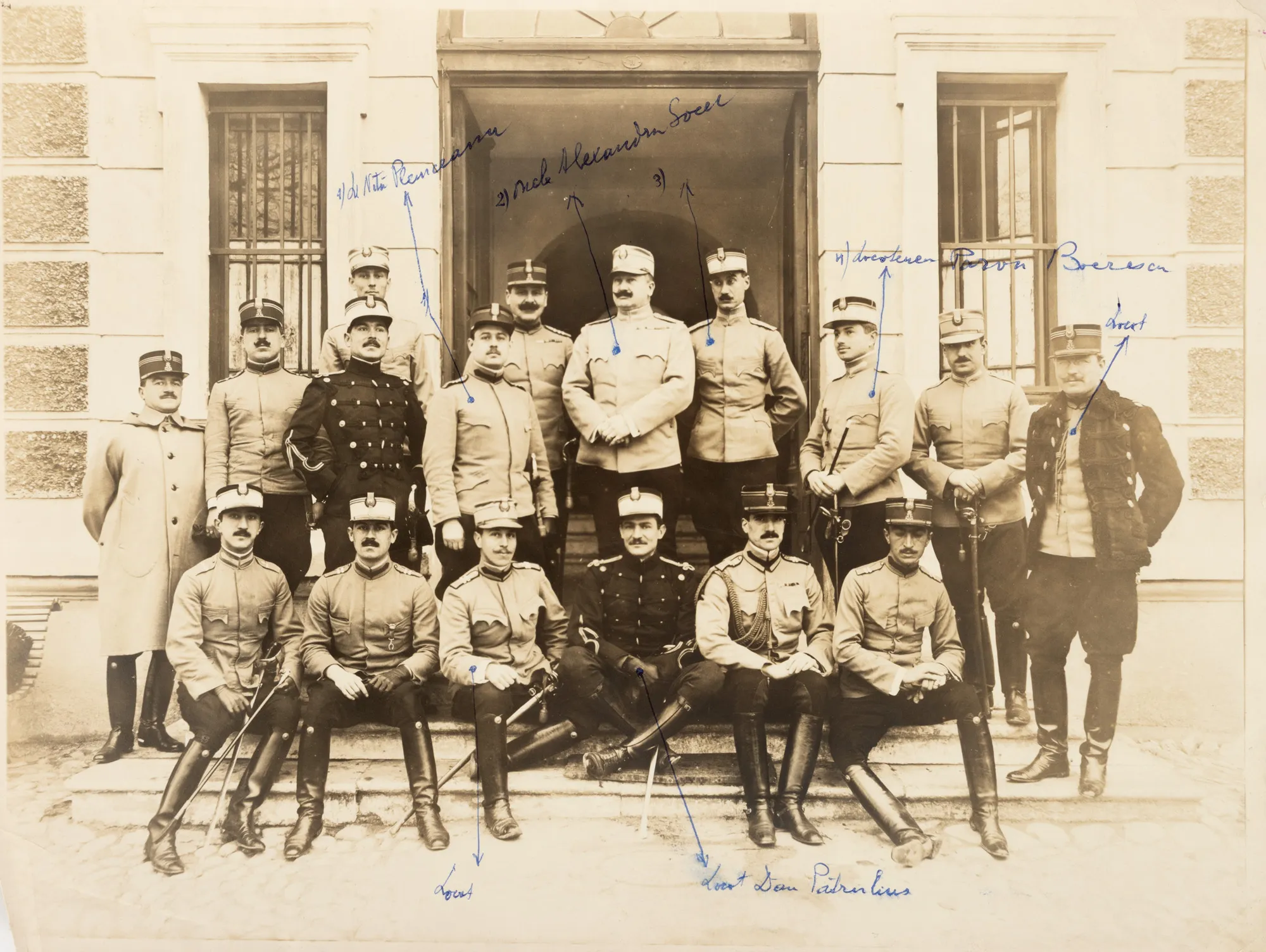 Fotografie de grup, generalul Alexandru Socec, locotenentul Pârvu Boerescu, cca. 1910