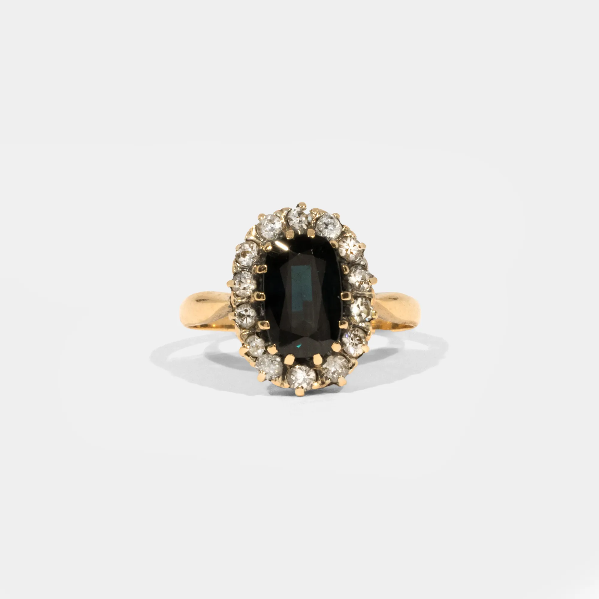 Maty gold ring, decorated with sapphire and diamonds