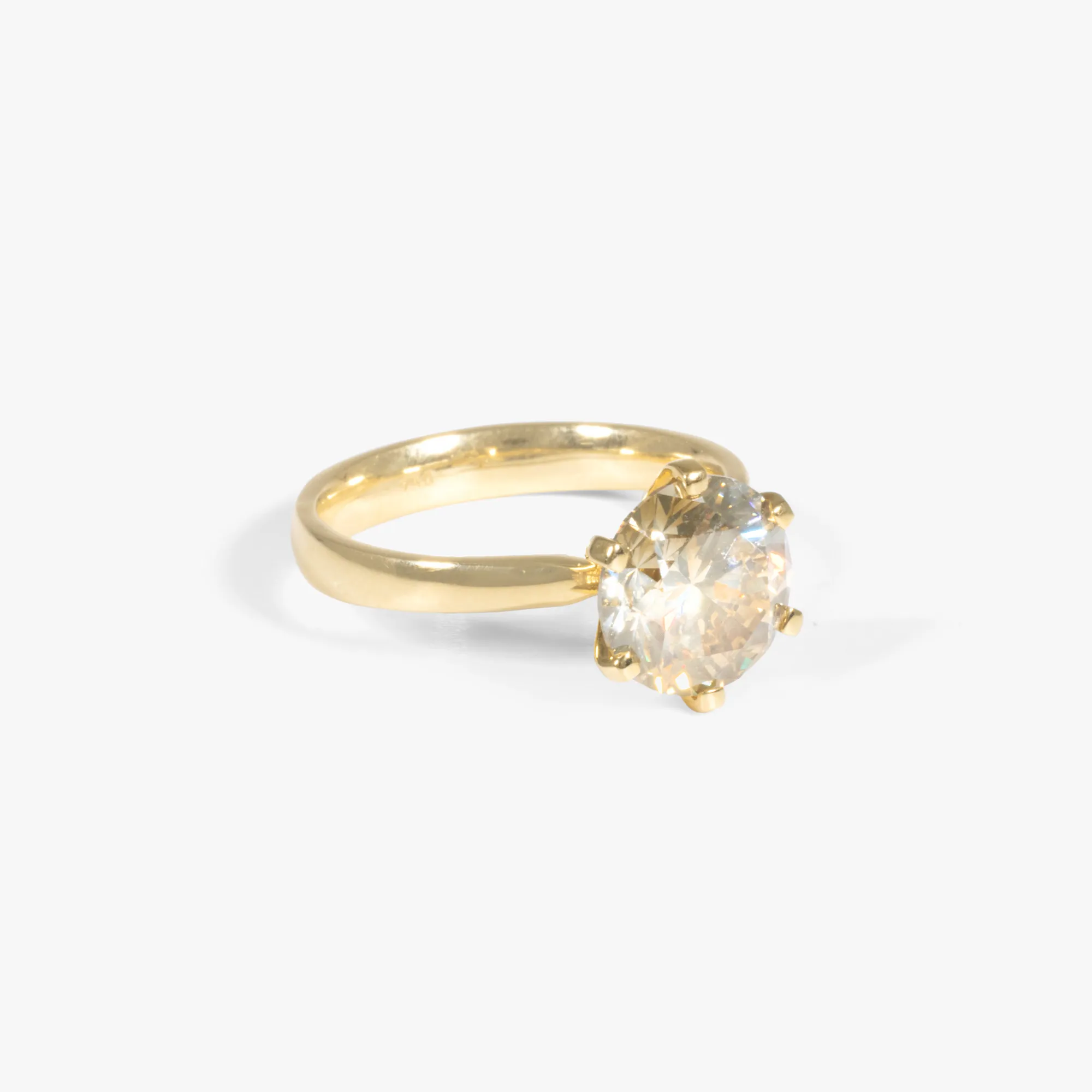 Inel din aur, decorat cu diamant solitaire de 3,10 ct.