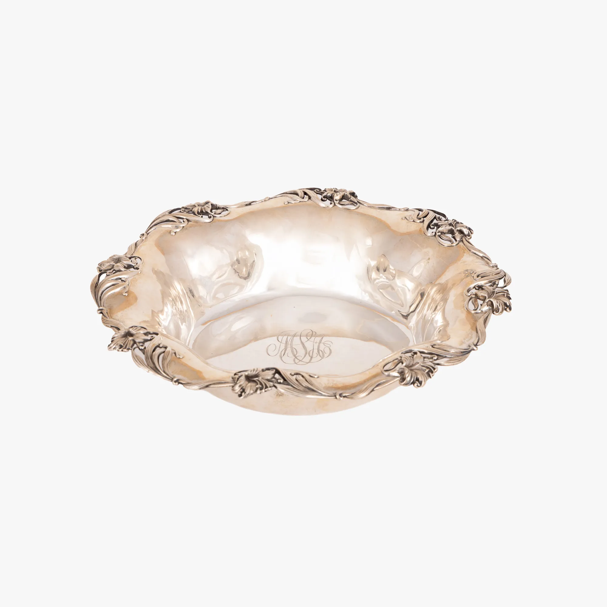Art Nouveau silver platter, decorated with lily flowers and the monogram "MSA", Theodore B. Starr workshop, circa 1900