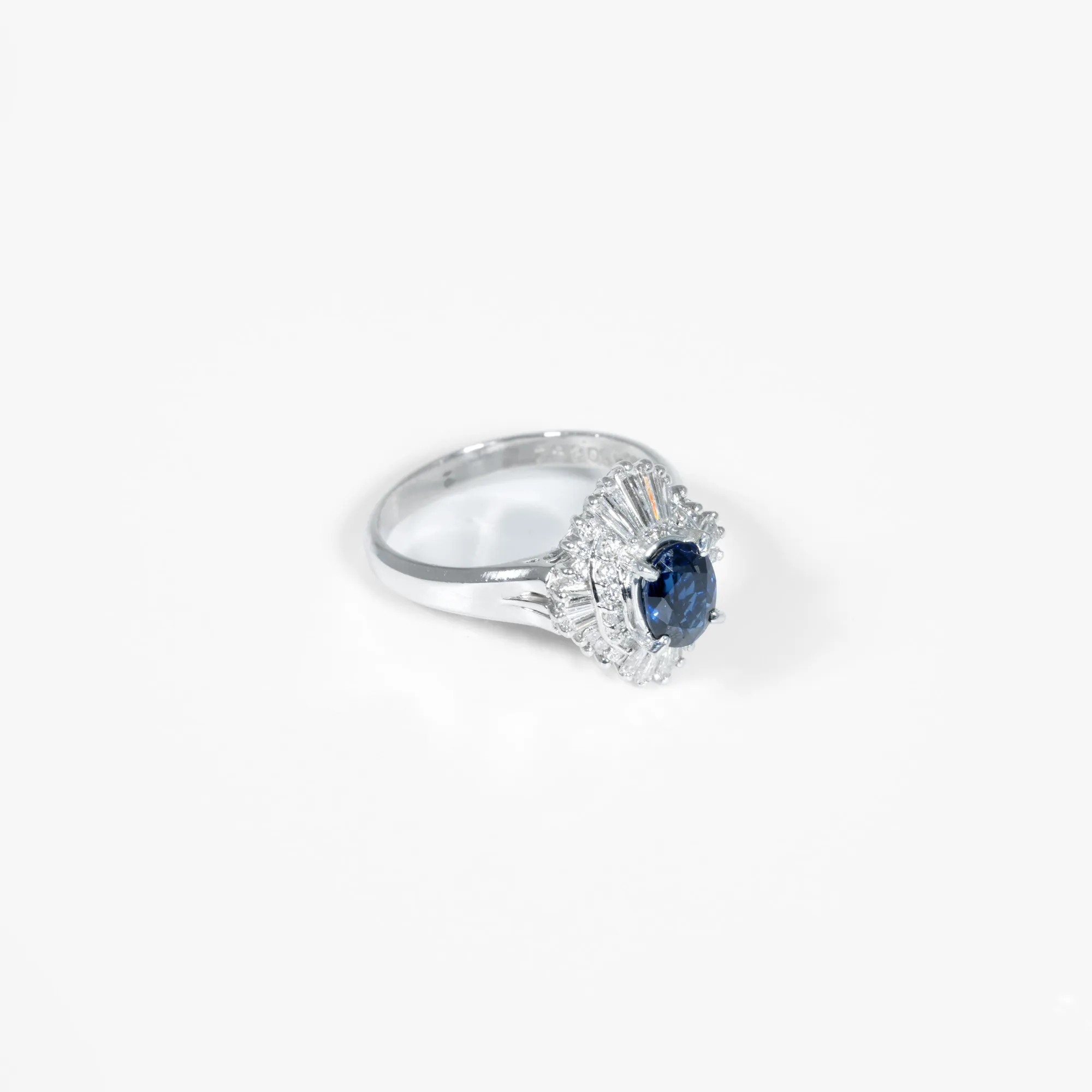 Platinum ring, decorated with sapphire, brilliants and baguette diamonds