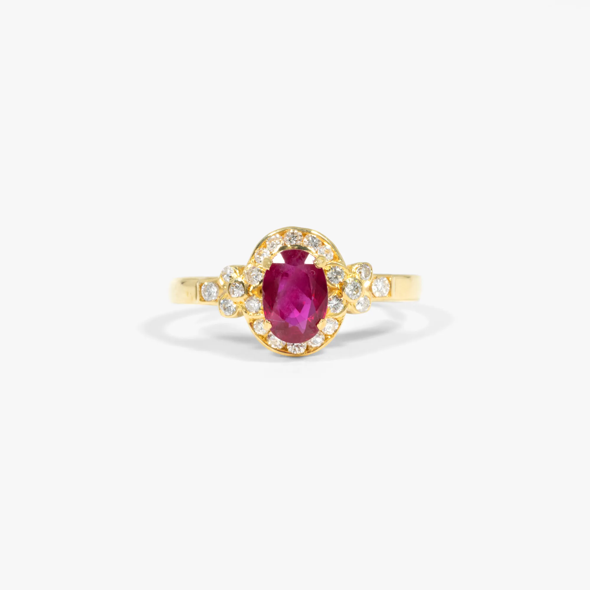 Gold ring, adorned with ruby and diamonds