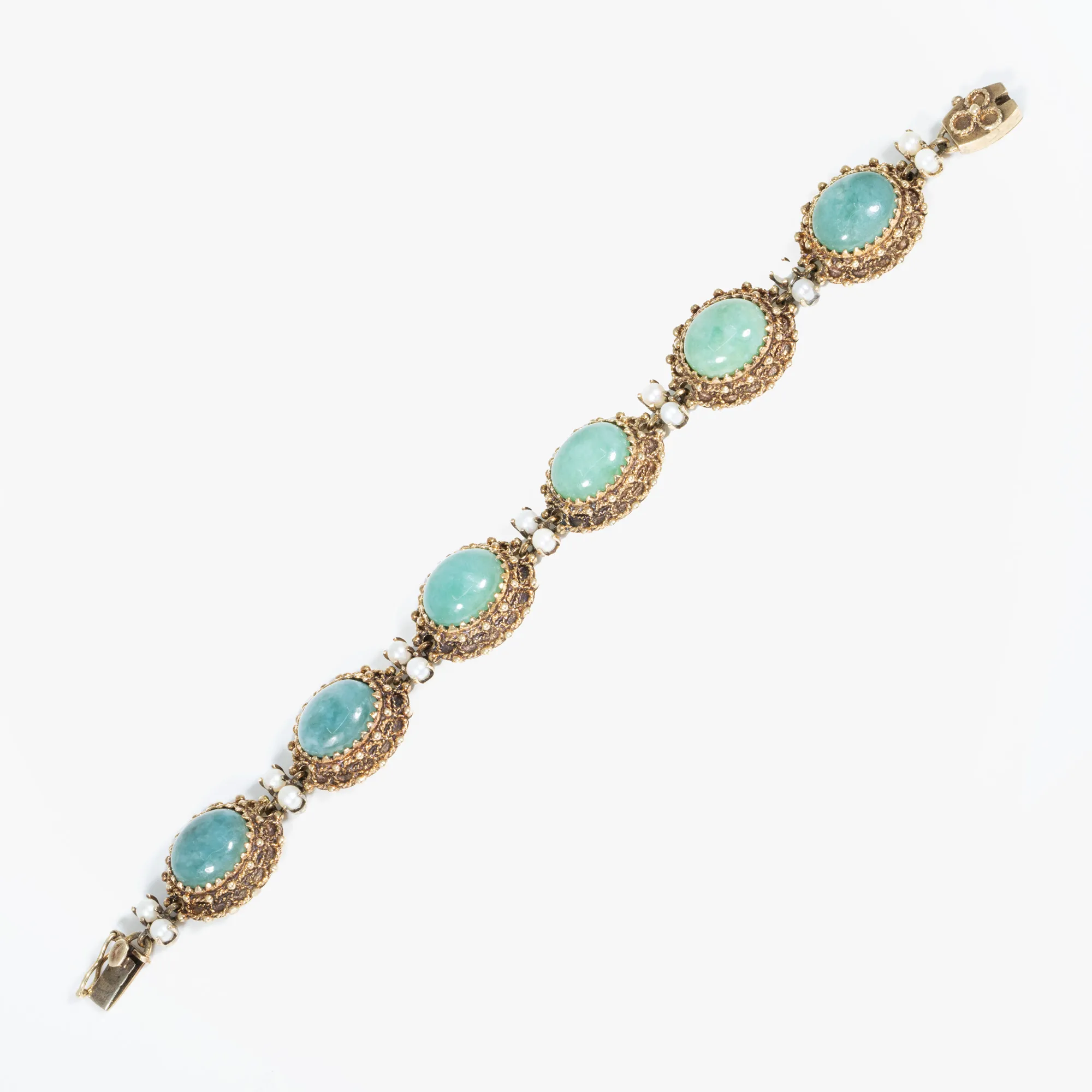 Brățară din aur, ornată cu jadeite și perle
