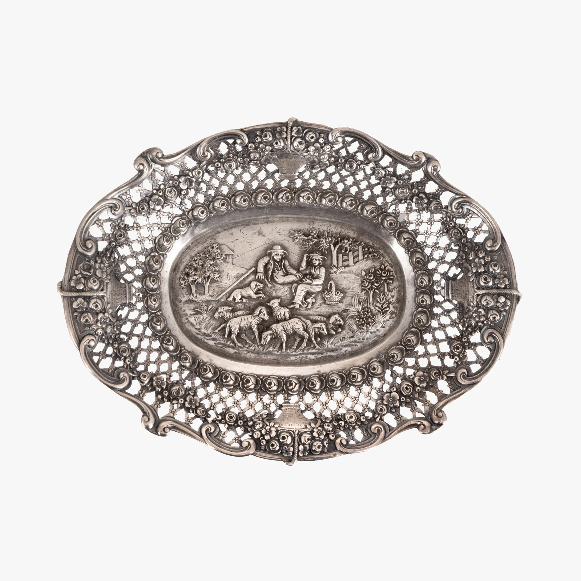 Silver vide-poche, decorated with a pastoral scene in repoussé, early 20th century