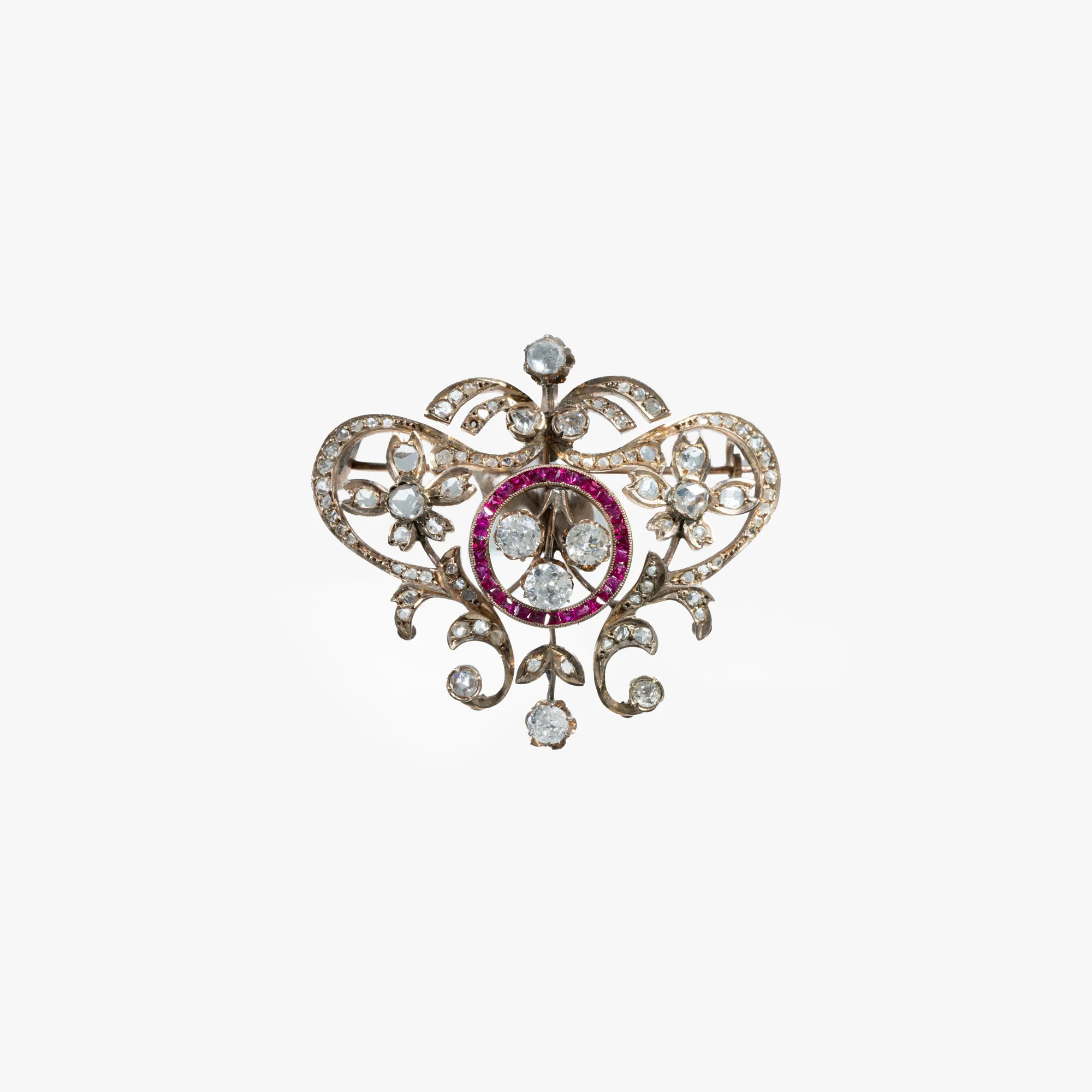 Belle Epoque brooch in red gold, adorned with diamonds and ornamental stones