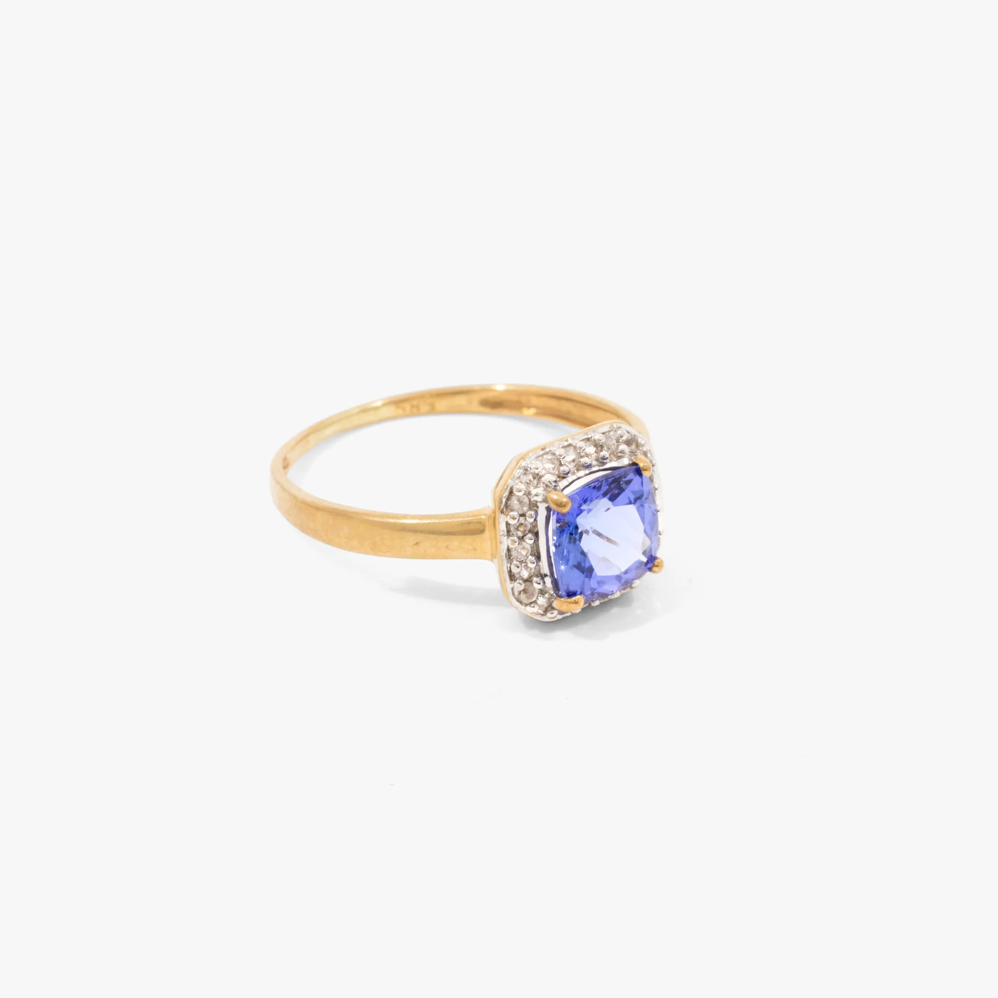 Gold ring, decorated with tanzanite and zirconia