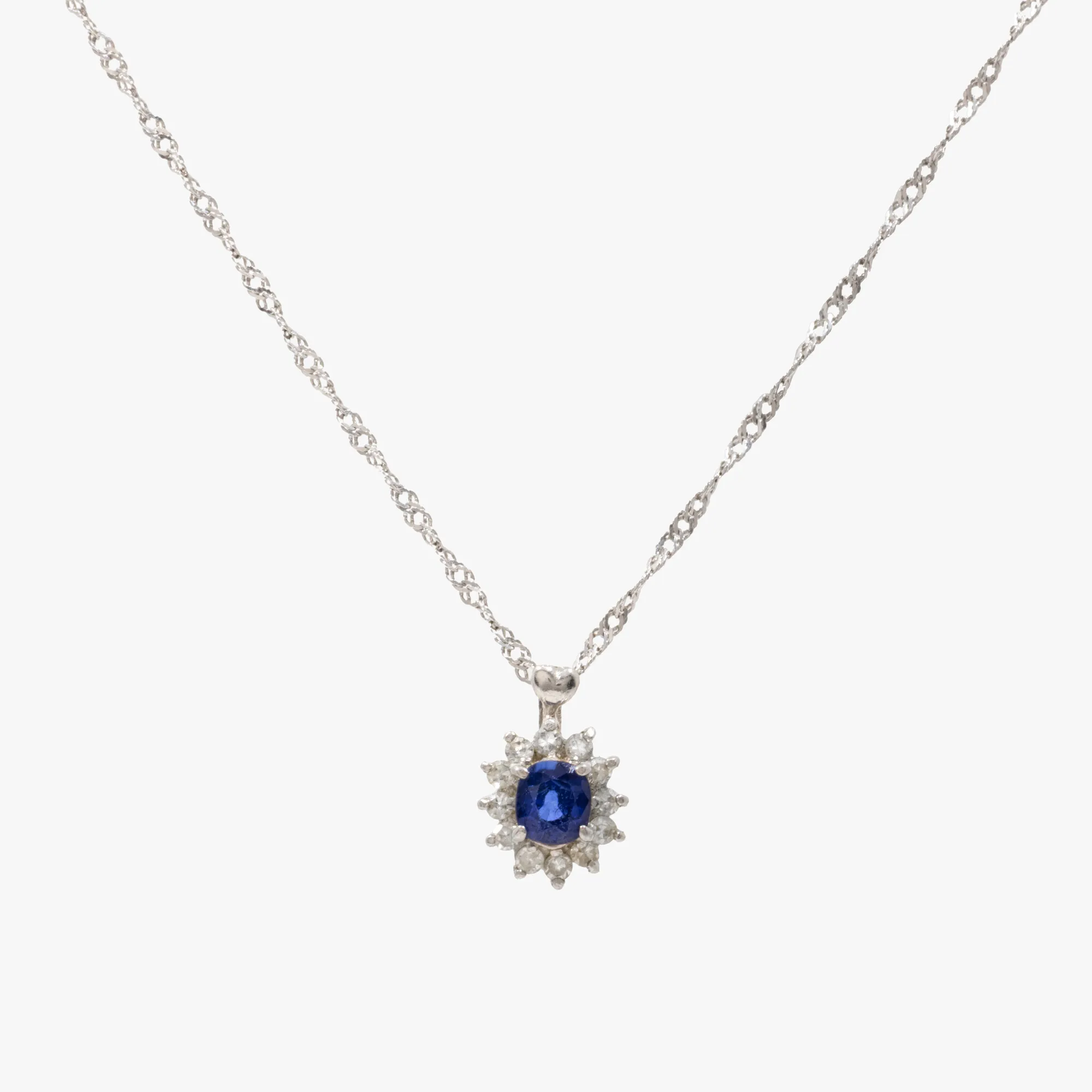 Lanț cu pandantiv din platină, decorat cu safir și diamante
