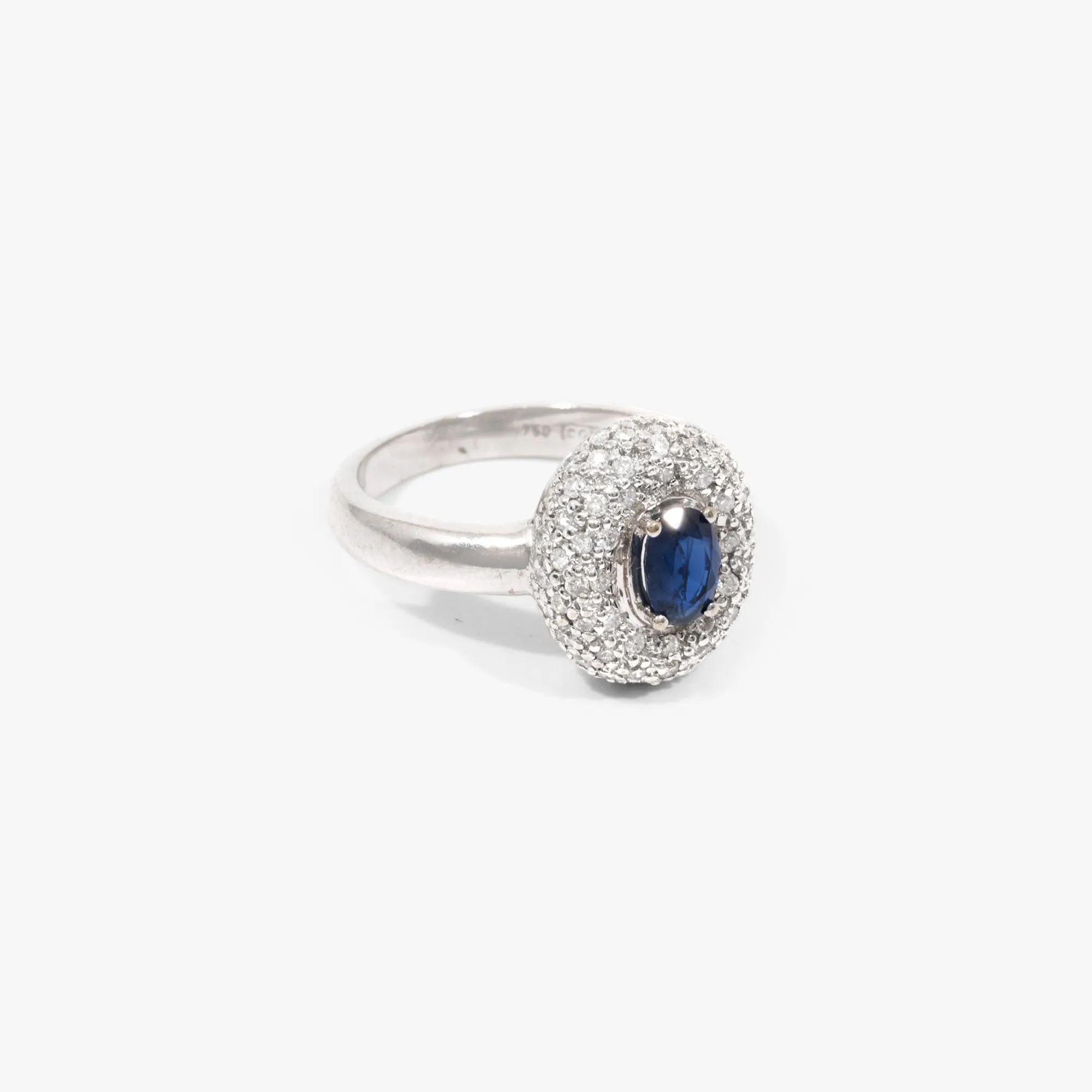 White gold ring, adorned with a sapphire surrounded by diamonds