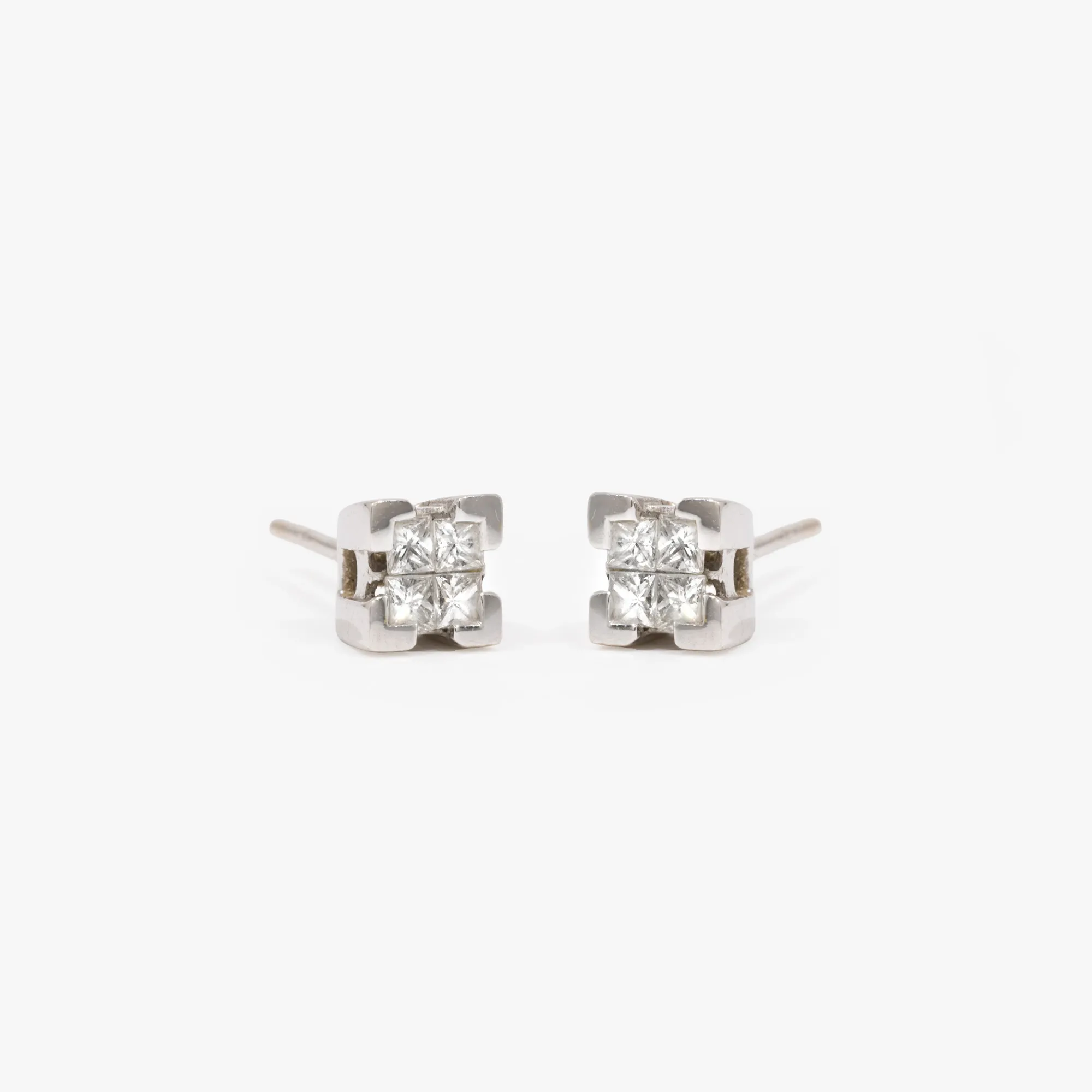 Pair of white gold earrings, decorated with diamonds