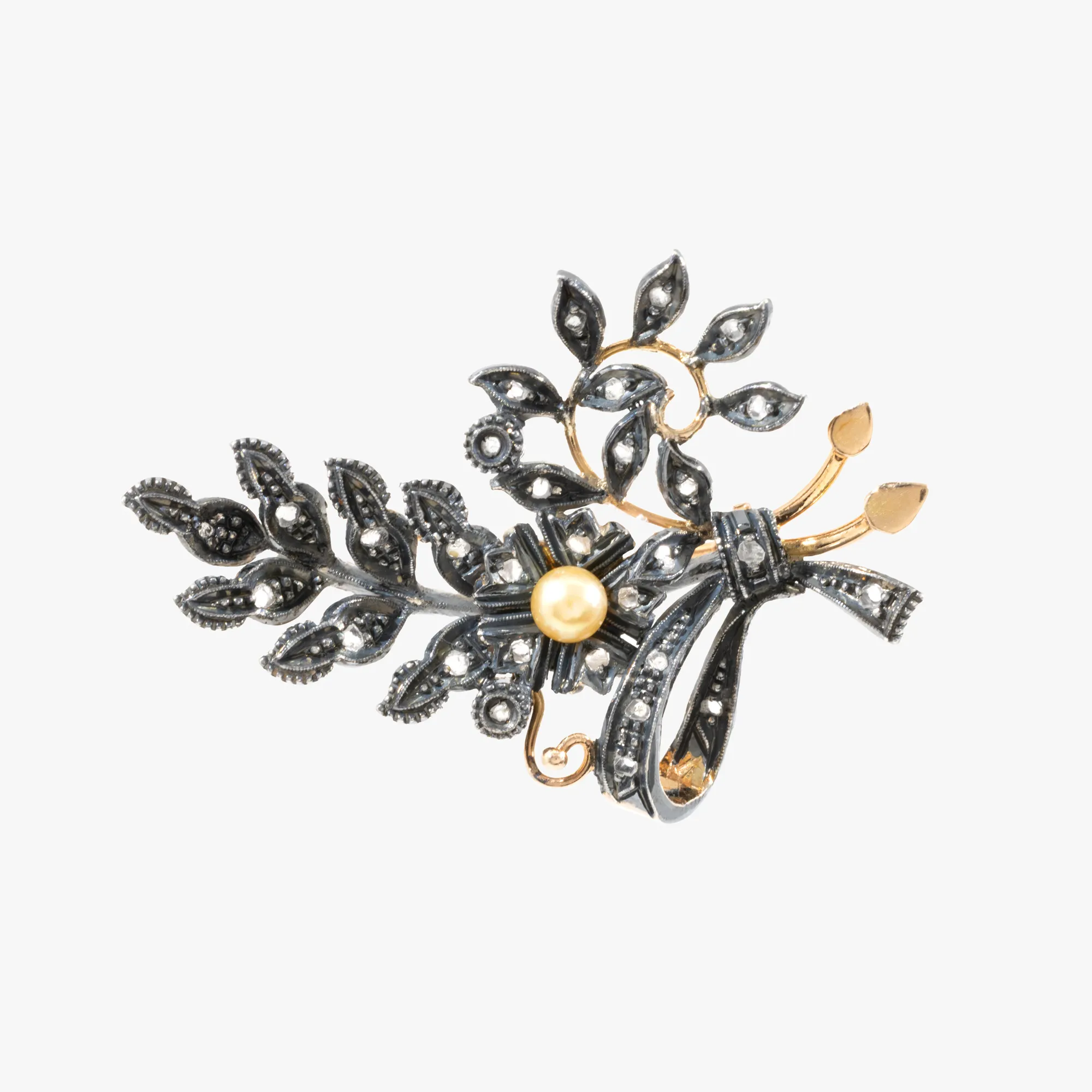Silver and gold brooch, decorated with diamonds and pearl
