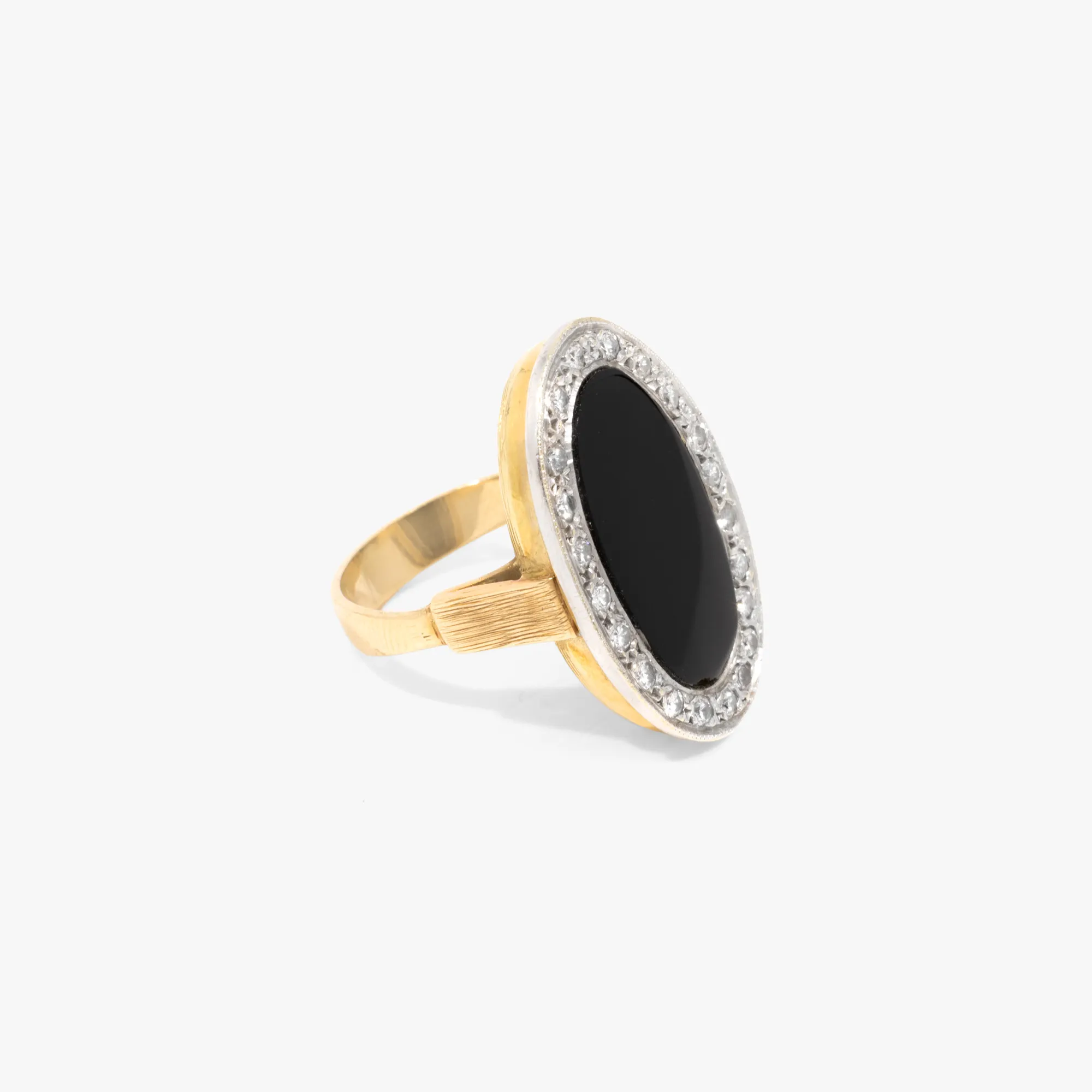 Bicolor gold ring, decorated with diamonds