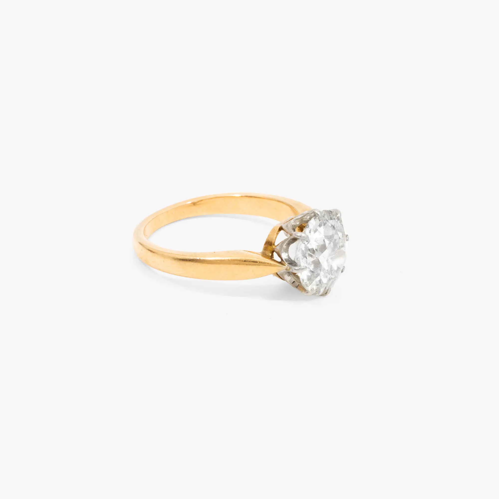 Red gold and platinum solitaire ring, decorated with a solitaire diamond of approx. 2.45 ct., approx. 1930, accompanied by an additional gemological certificate