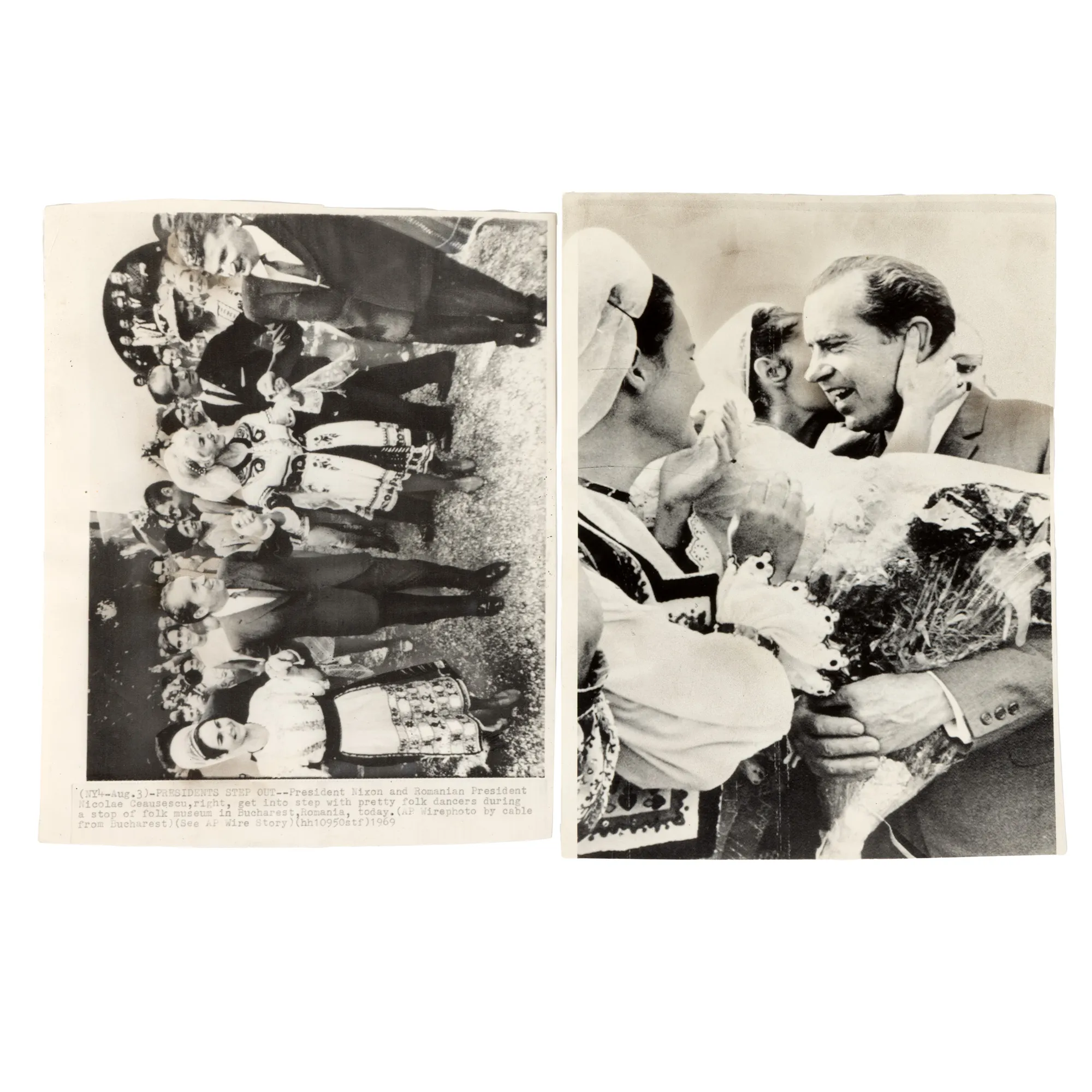 Lot format din două fotografii de presă care ilustrează vizita președintelui american Richard Nixon în România, momentul opririi la Muzeul Satului din București și plecarea de la aeroportul Otopeni, Associated Press Wire Photo, august 1969
