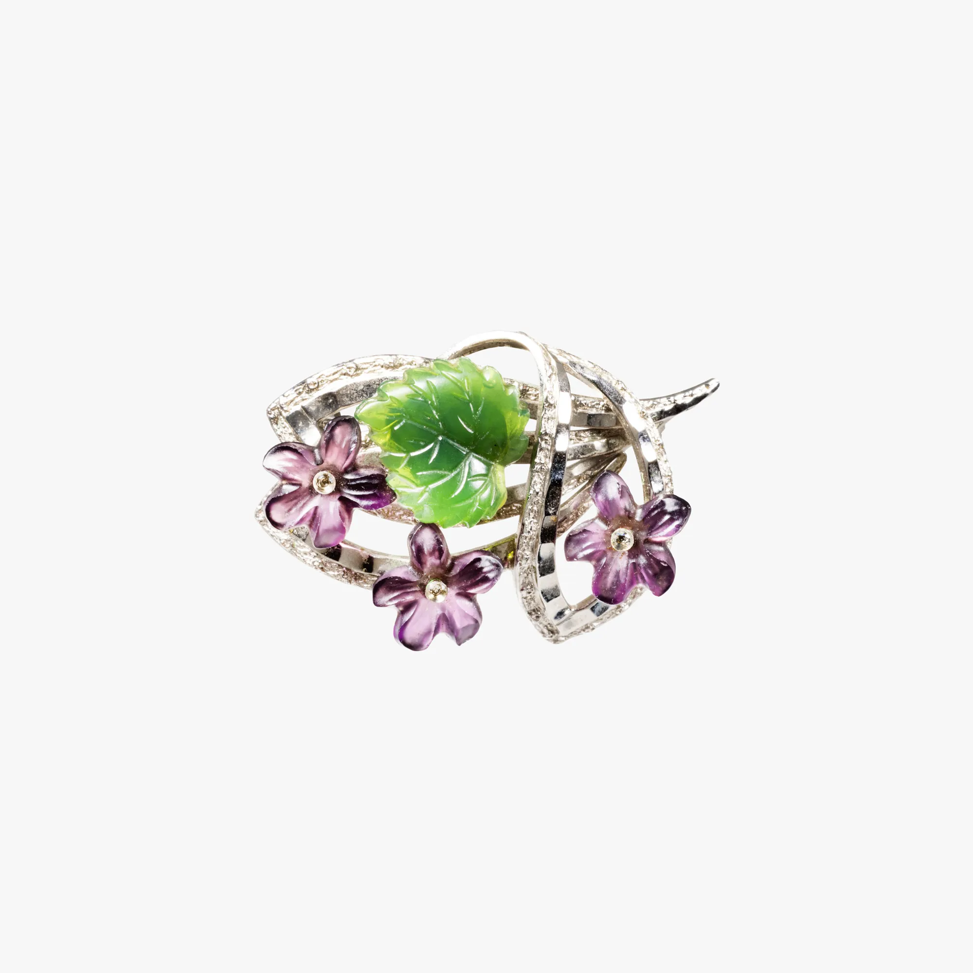 Broșă din argint, sub forma unui buchet, decorată cu jad nefrit și topaz