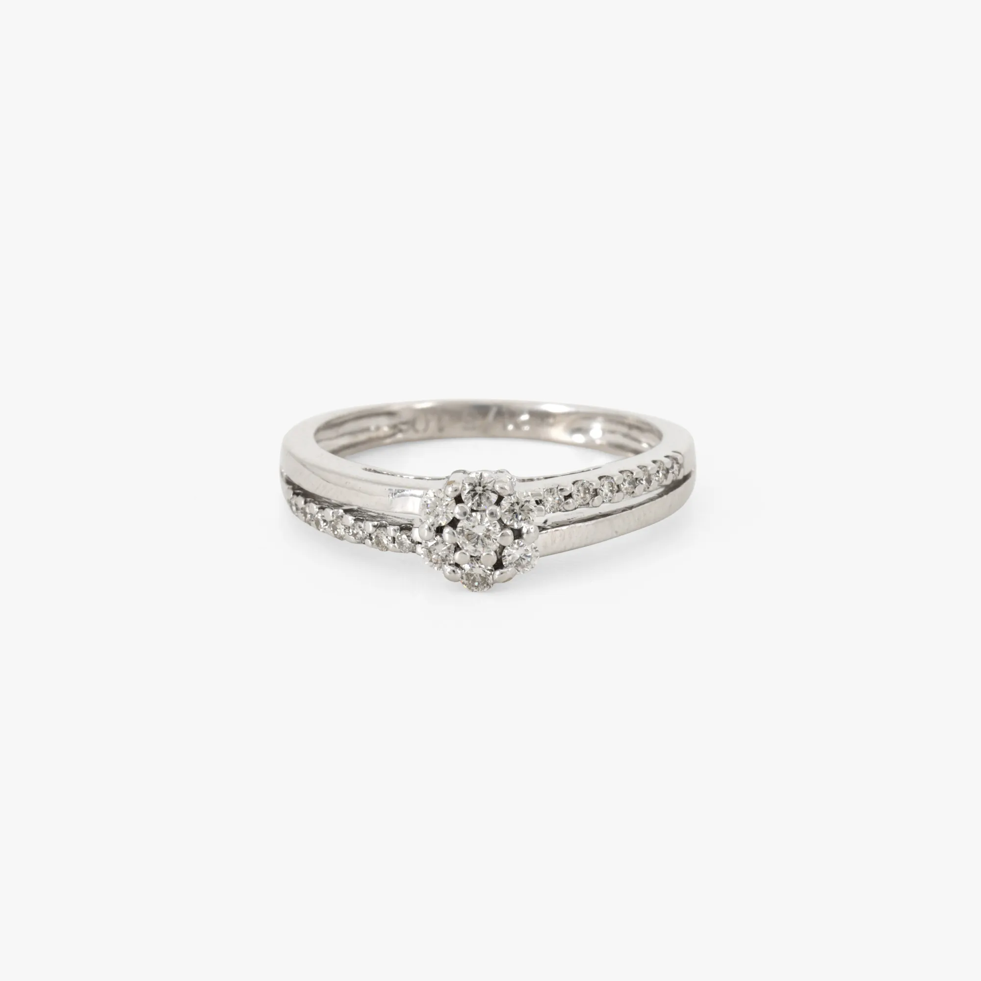 White gold ring in the shape of a flower, decorated with diamonds
