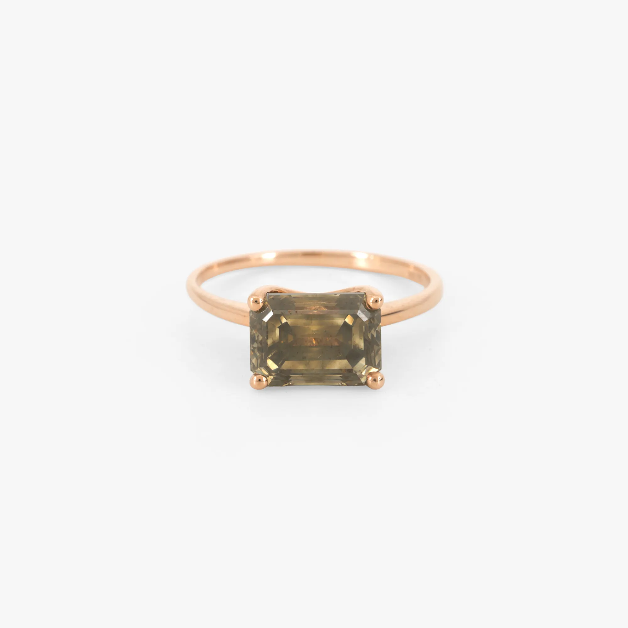 Inel din aur, decorat cu un diamant fancy, cca. 3,11 ct., însoțit de certificat gemologic IGI