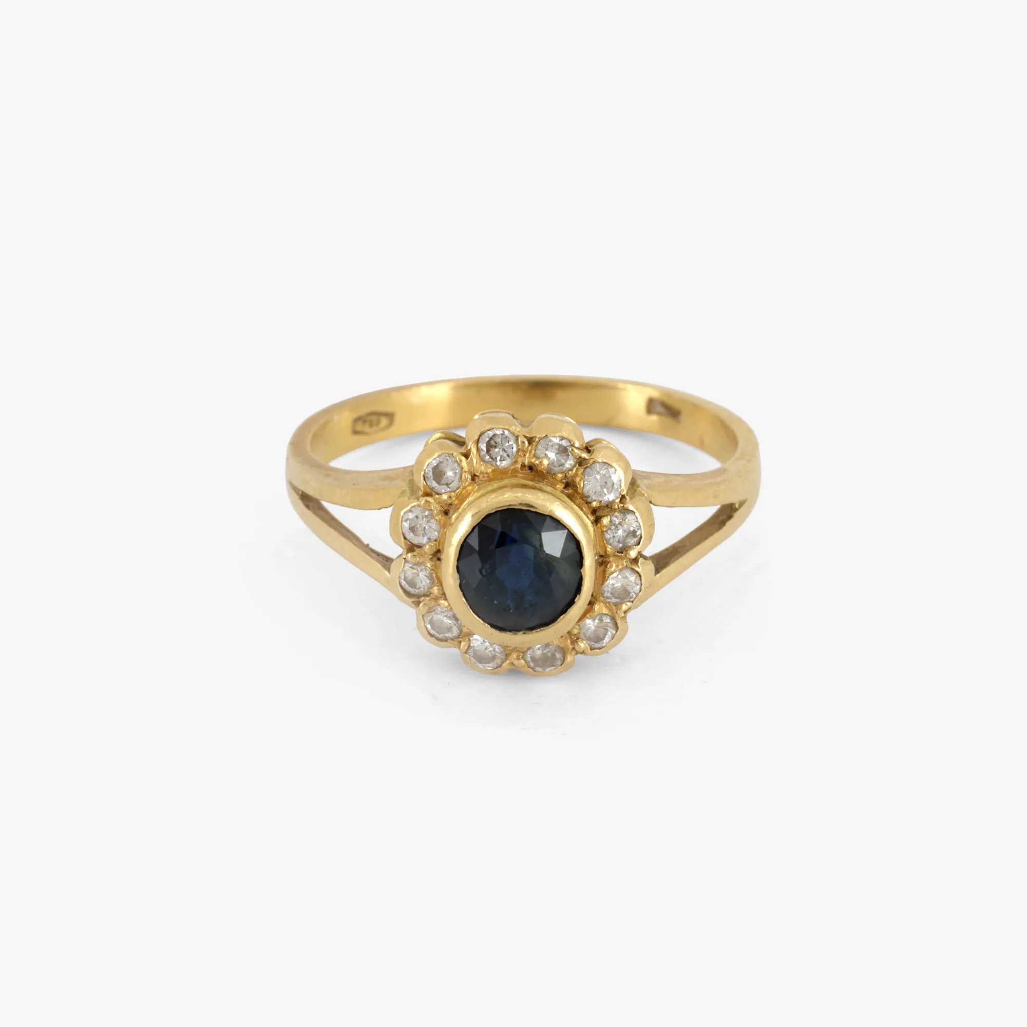 Gold ring, decorated with a sapphire and diamonds, comes from the collection of Gabriela Drâmbă, the former wife of Emperor Bokassa I.