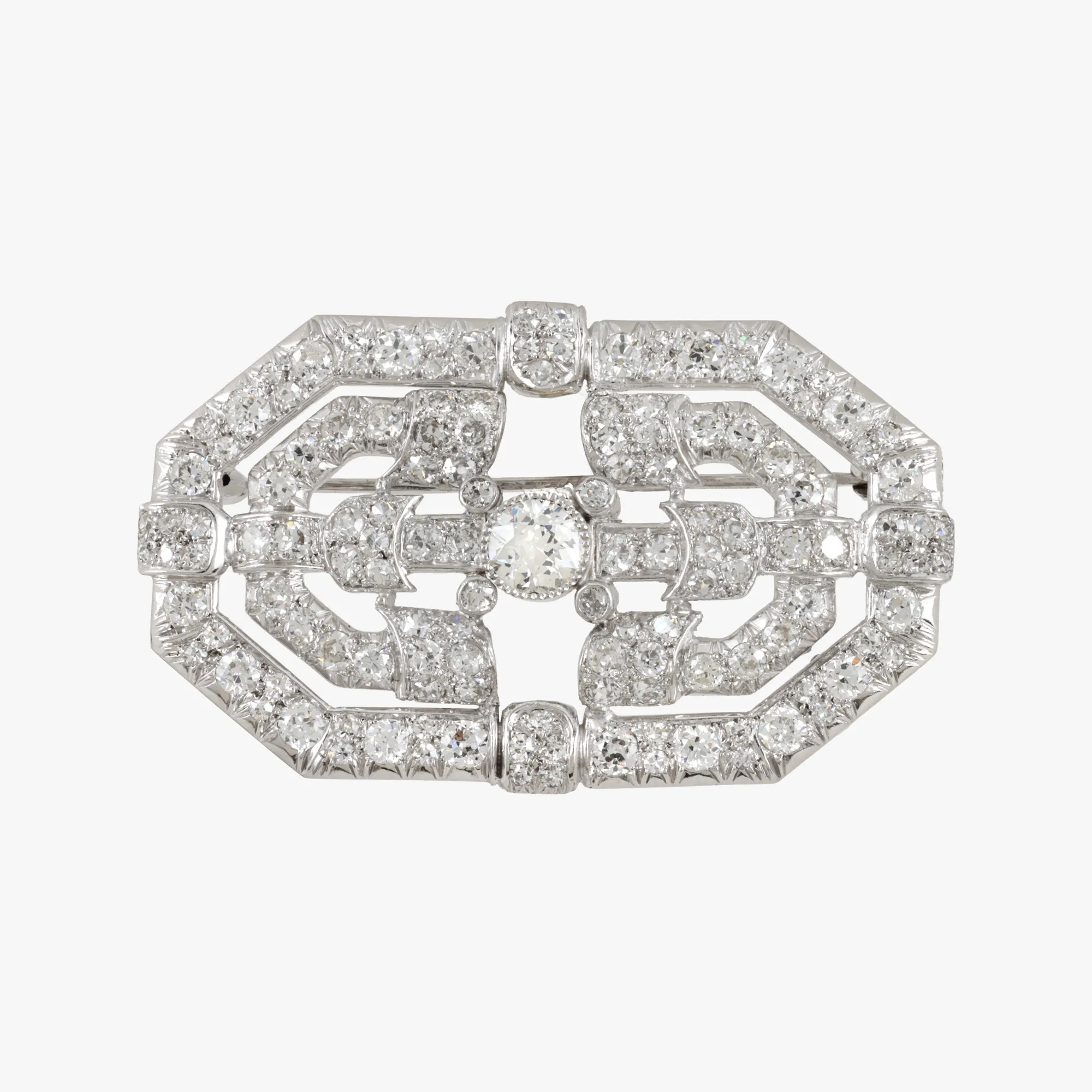 Art Deco style brooch, made of white gold and platinum, decorated with diamonds, approx. 6.0 ct.
