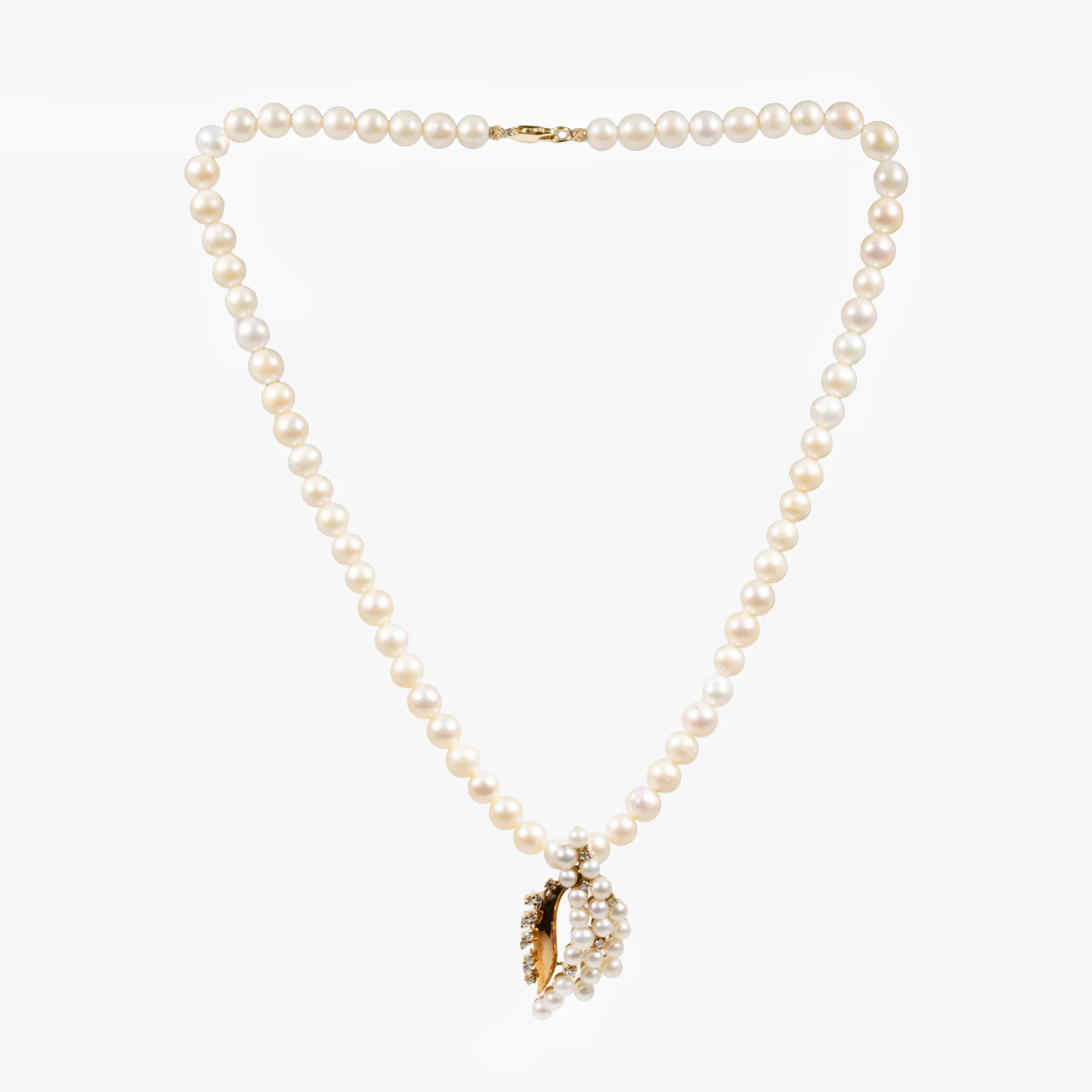 Pearl necklace with a detachable gold pendant, decorated with diamonds