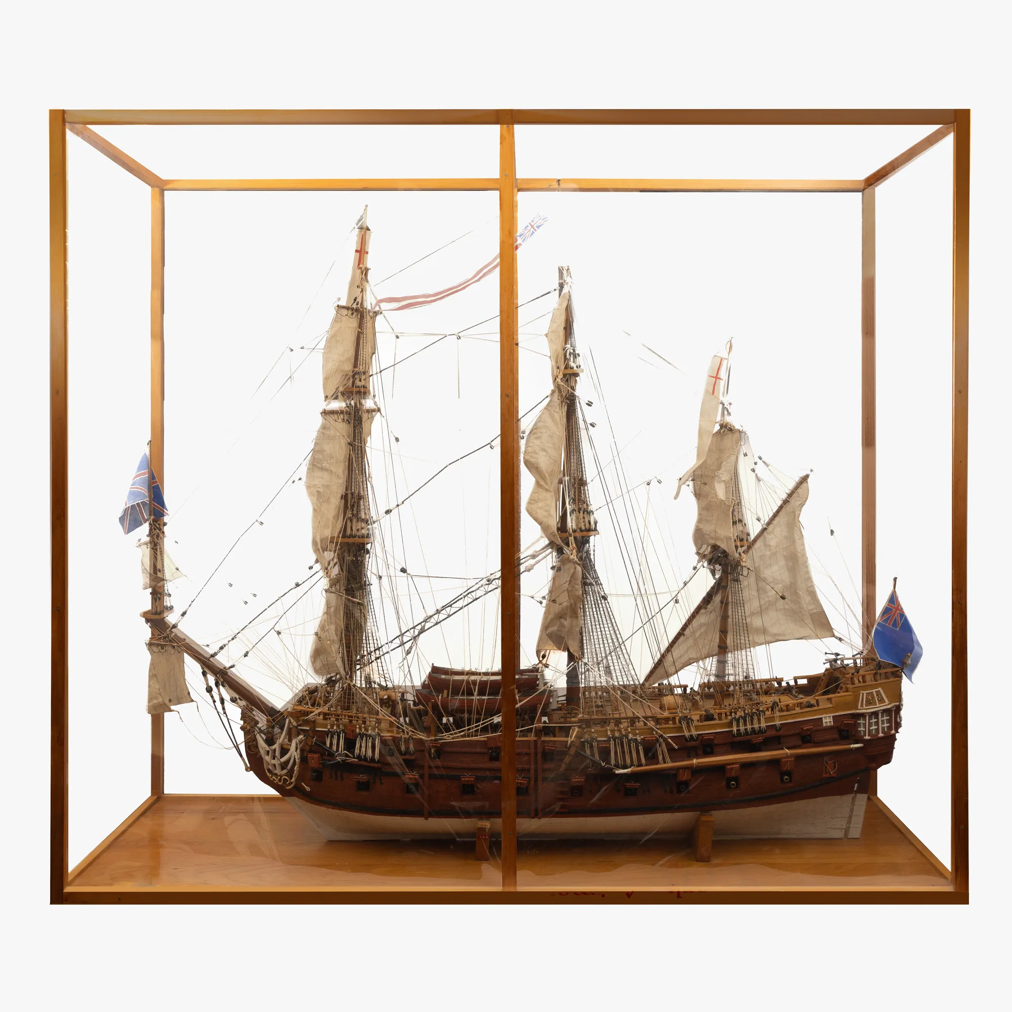 Impresionantă machetă a vasului Marinei Regale Britanice, HMS Endeavour, comandat de celebrul căpitan James Cook
