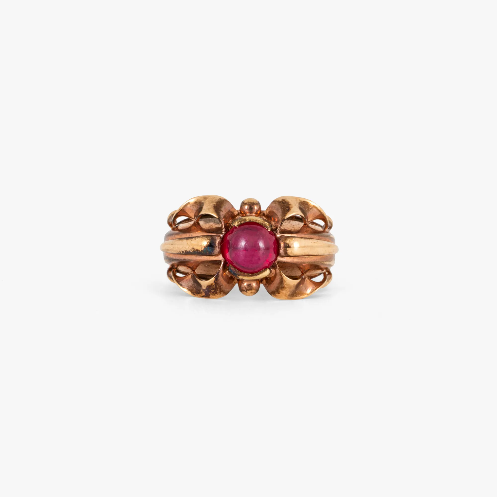 Red gold ring, decorated with a ruby