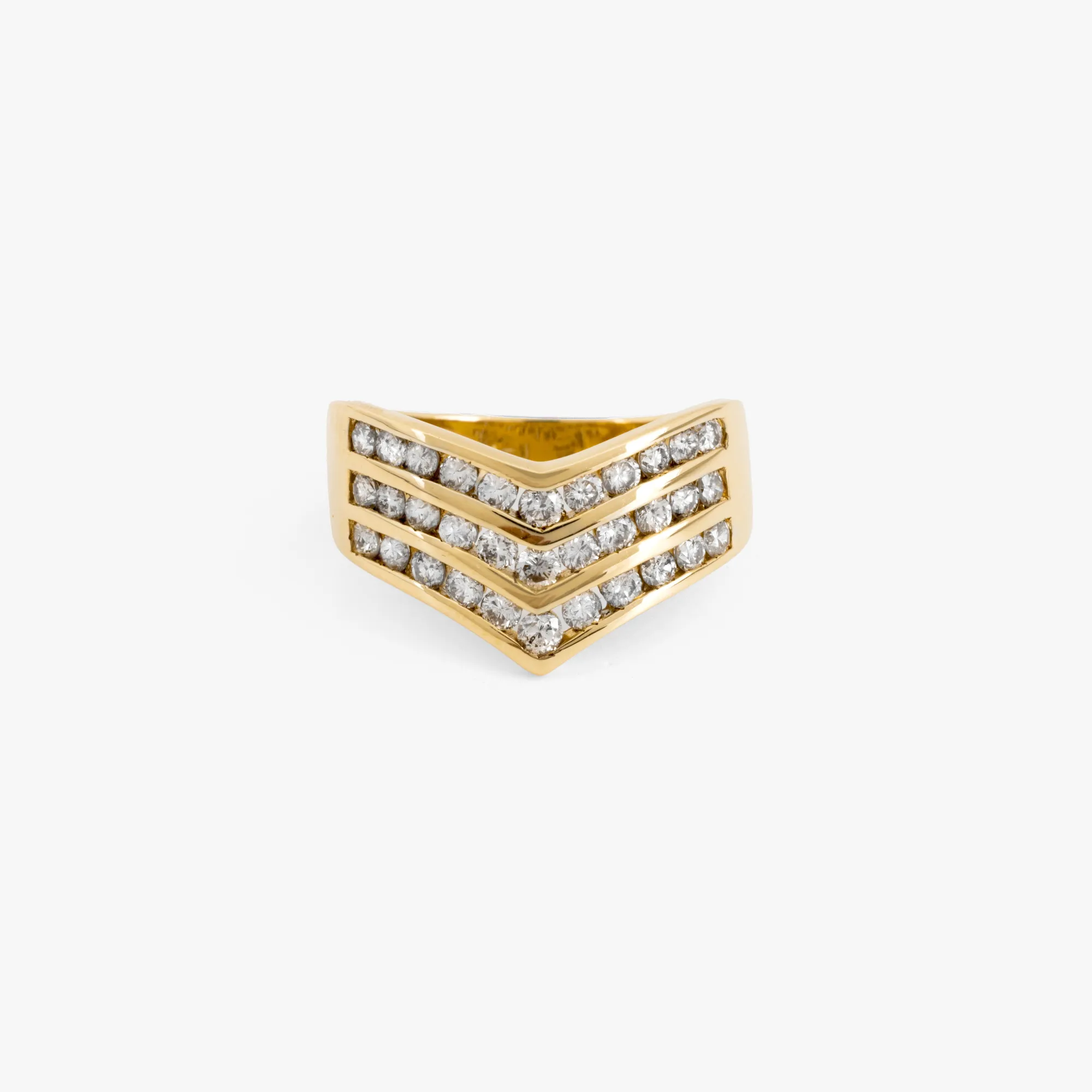 Gold ring, decorated with diamonds, accompanied by additional gemological certificate