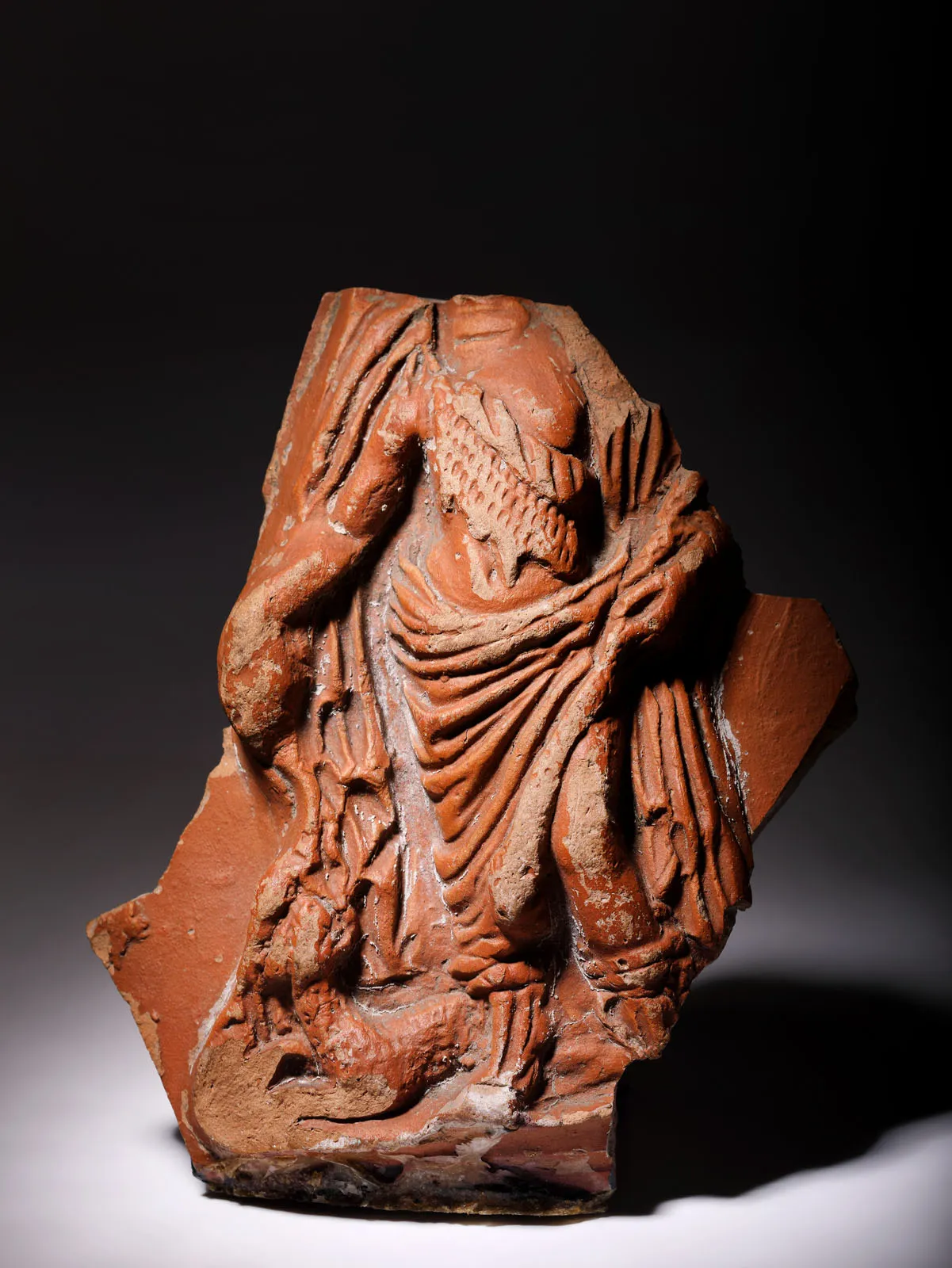 Fragment din teracotă, ilustrându-o pe Artemis, Callatis, epocă romană, provine din colecția dr. Horia Slobozianu
