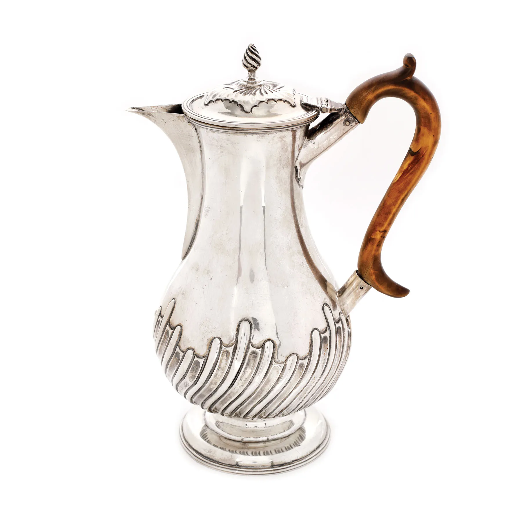 Silver cup with lid, with handle made of exotic carelia wood, circa 1880