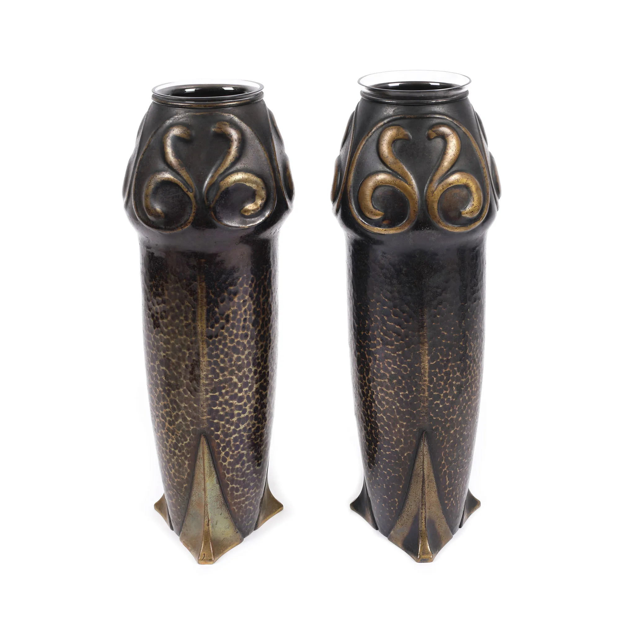 Exceptional pair of Carl Deffner Esslingen vases, Jugendstil, with martelé decoration, circa 1910, collectible piece