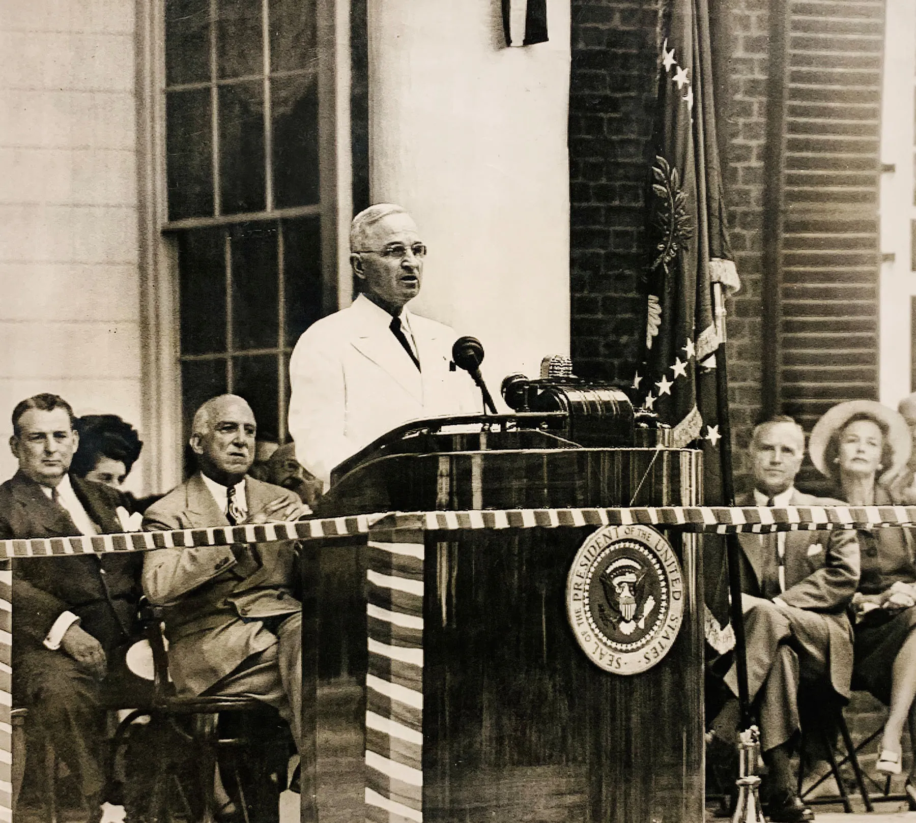 Harry S. Truman giving a speech on Independence Day, at Monticello estate (Thomas Jefferson's House), Virginia, S.U.A, 4th of July 1947