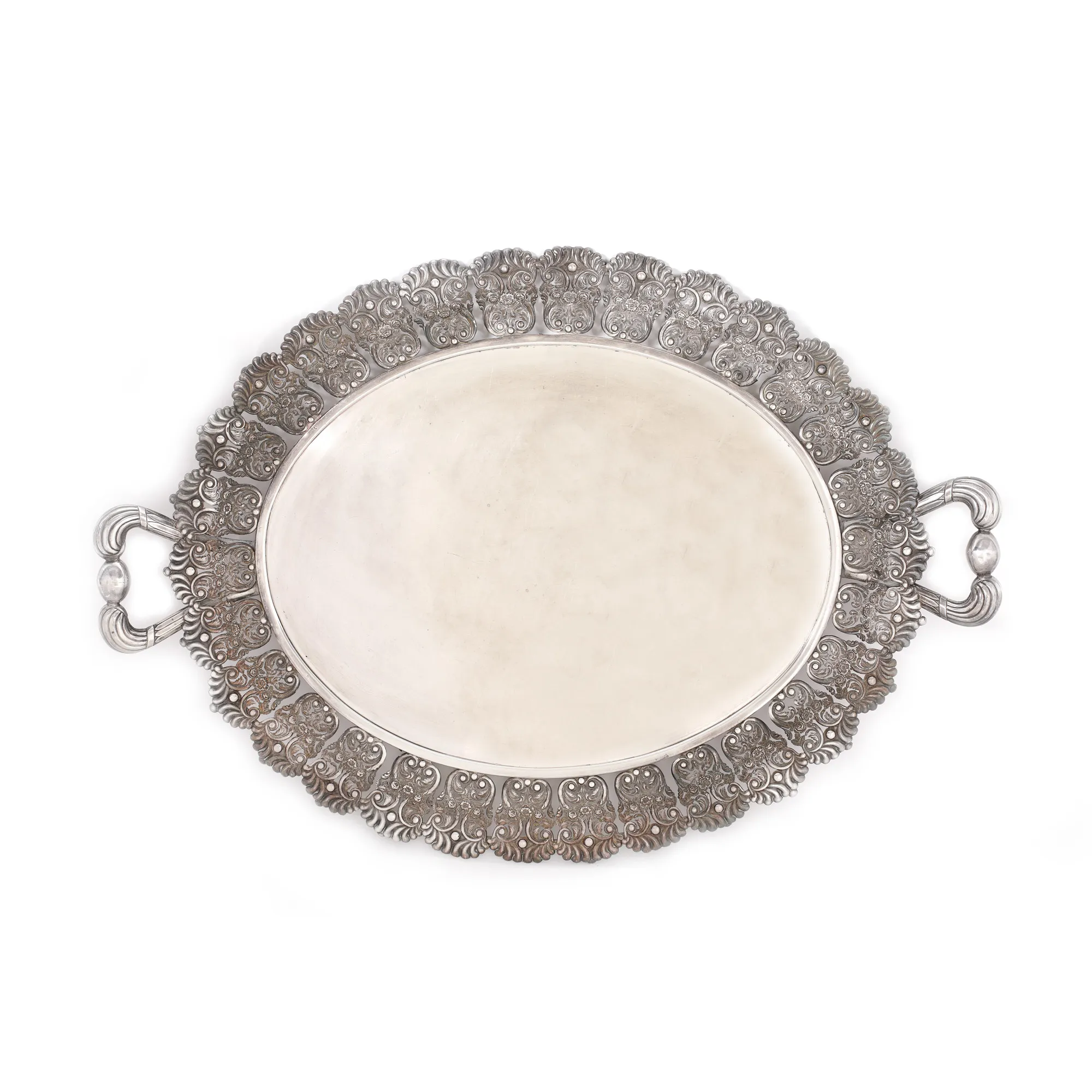Tavă cu anse Altwien, din argint, decorată în tehnica repousse cu motive florale, cca. 1832