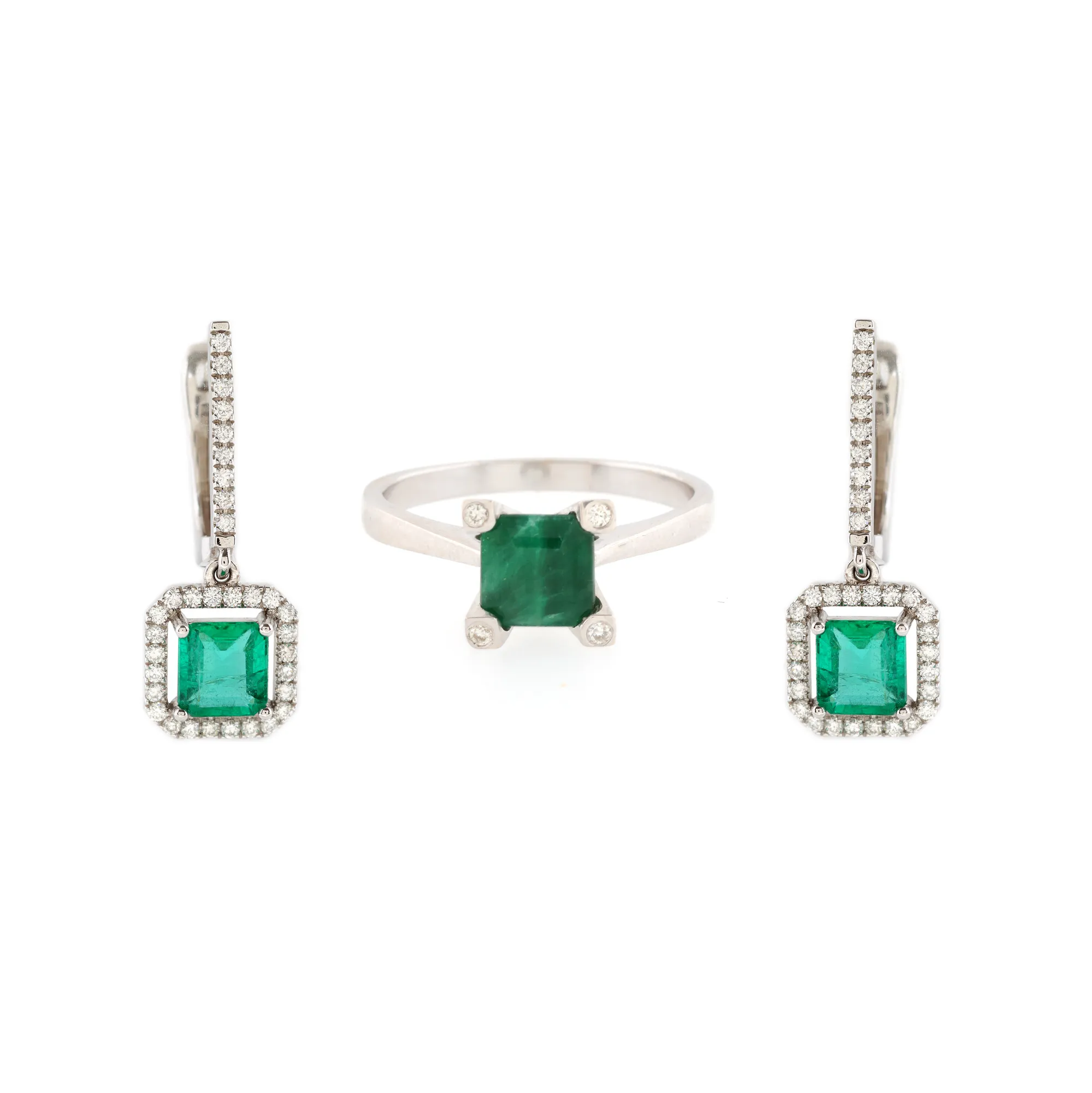 ”Emerald Splash” - set din aur alb, format din inel și pereche de cercei, decorat cu smaralde și diamante