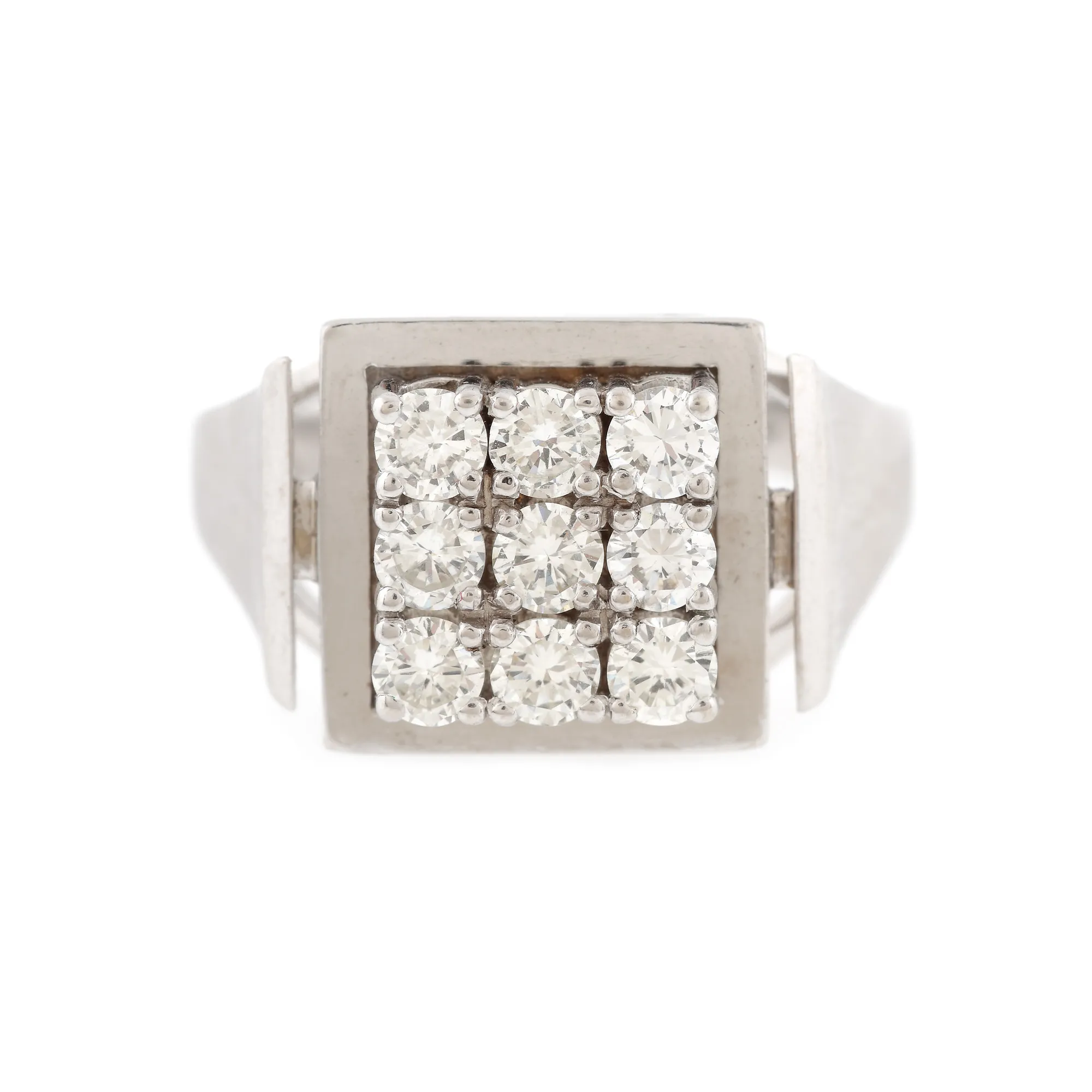 White gold ring, decorated with nine diamonds 