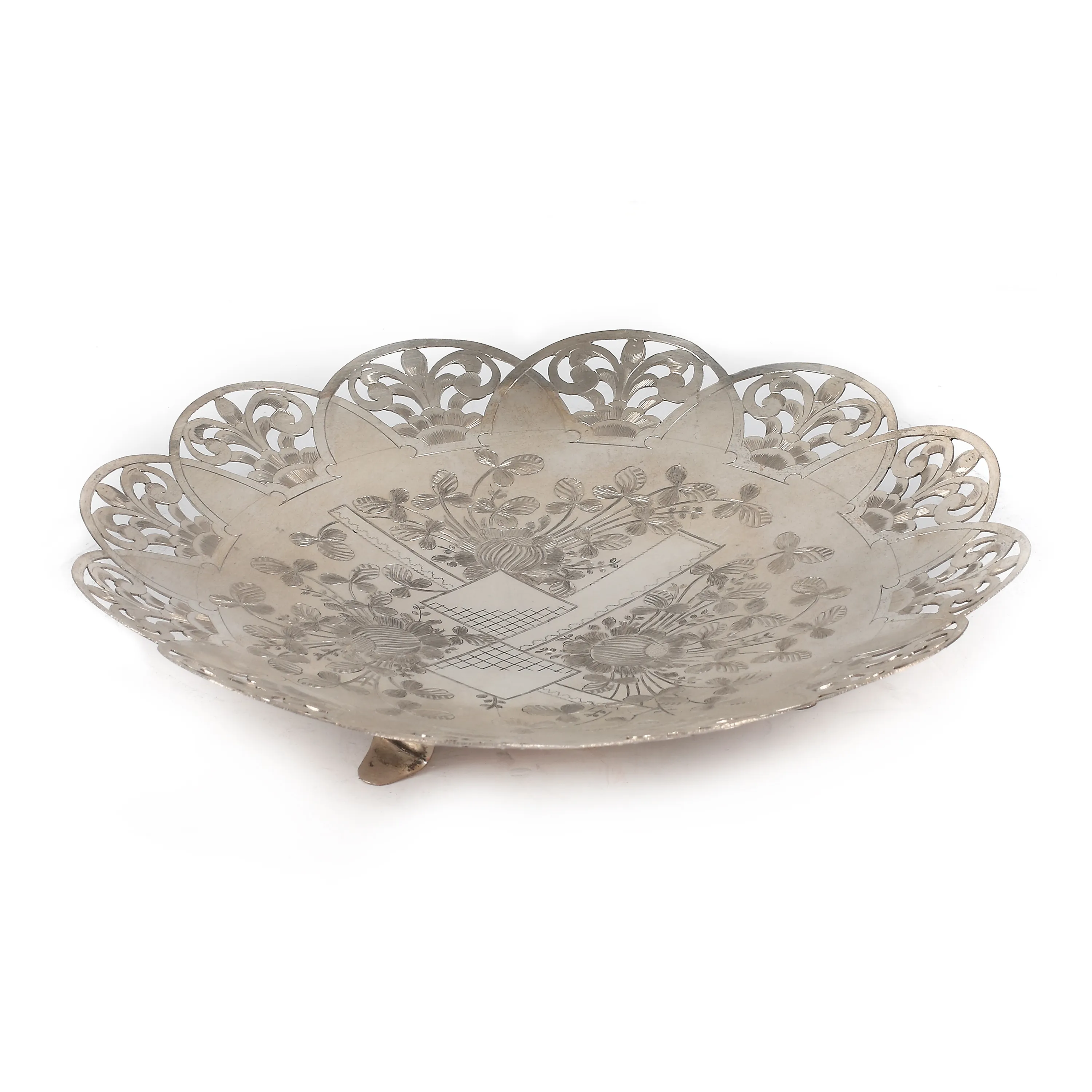 Art Nouveau silver fruit bowl with pierced decoration and engraved floral motifs, early 20th century
