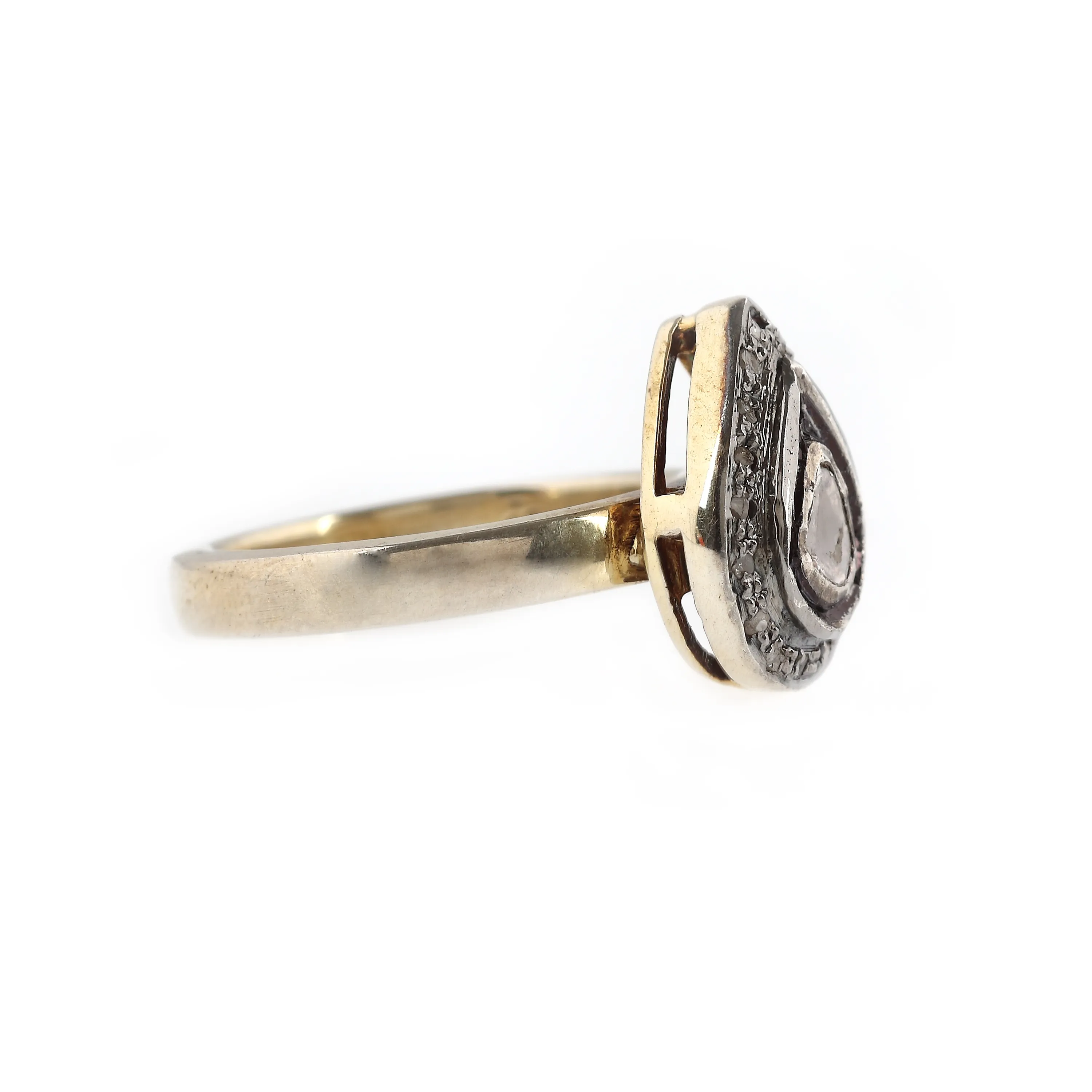 Gold-plated silver ring decorated with diamonds