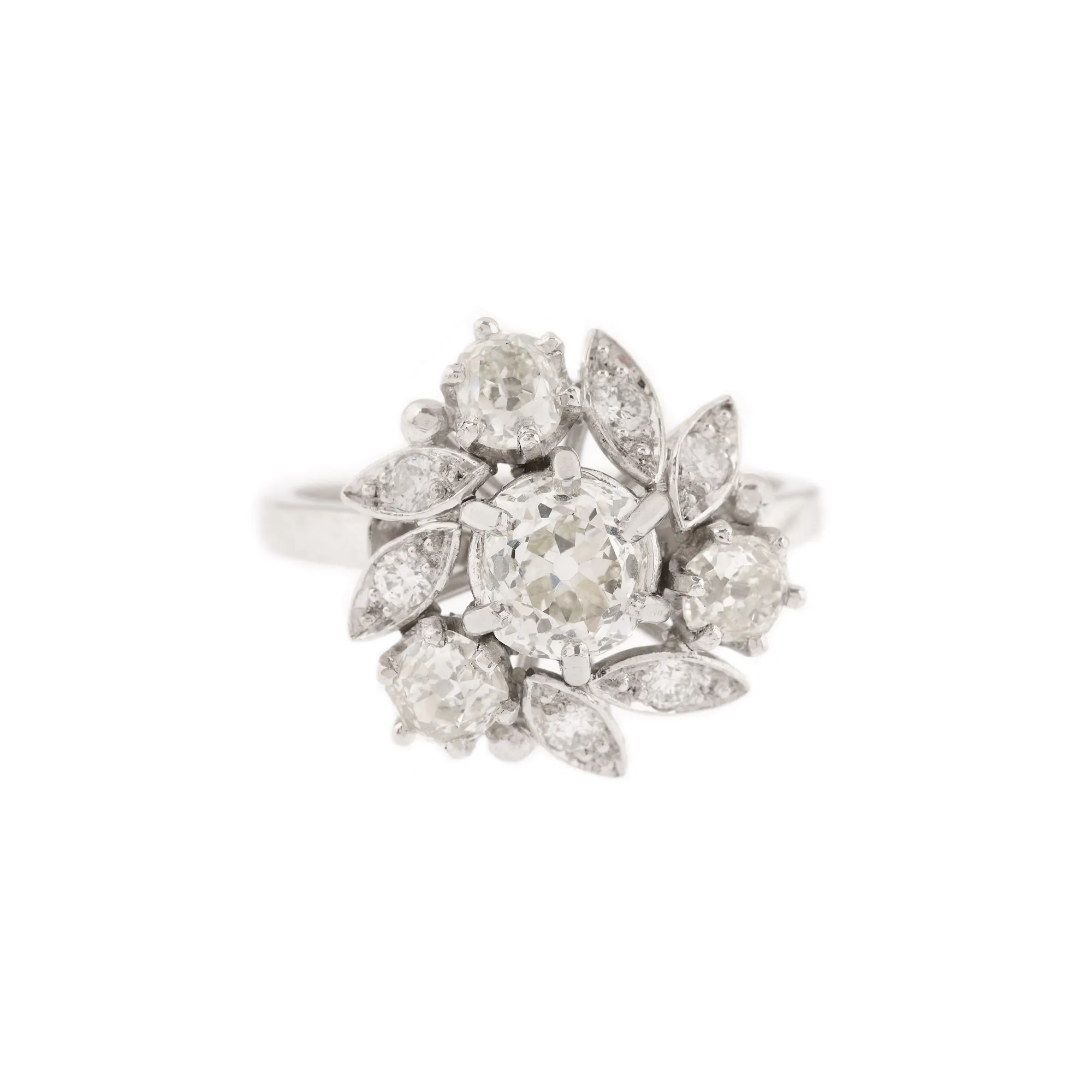 Ring, white gold and platinum, decorated with diamonds arranged in a floral pattern