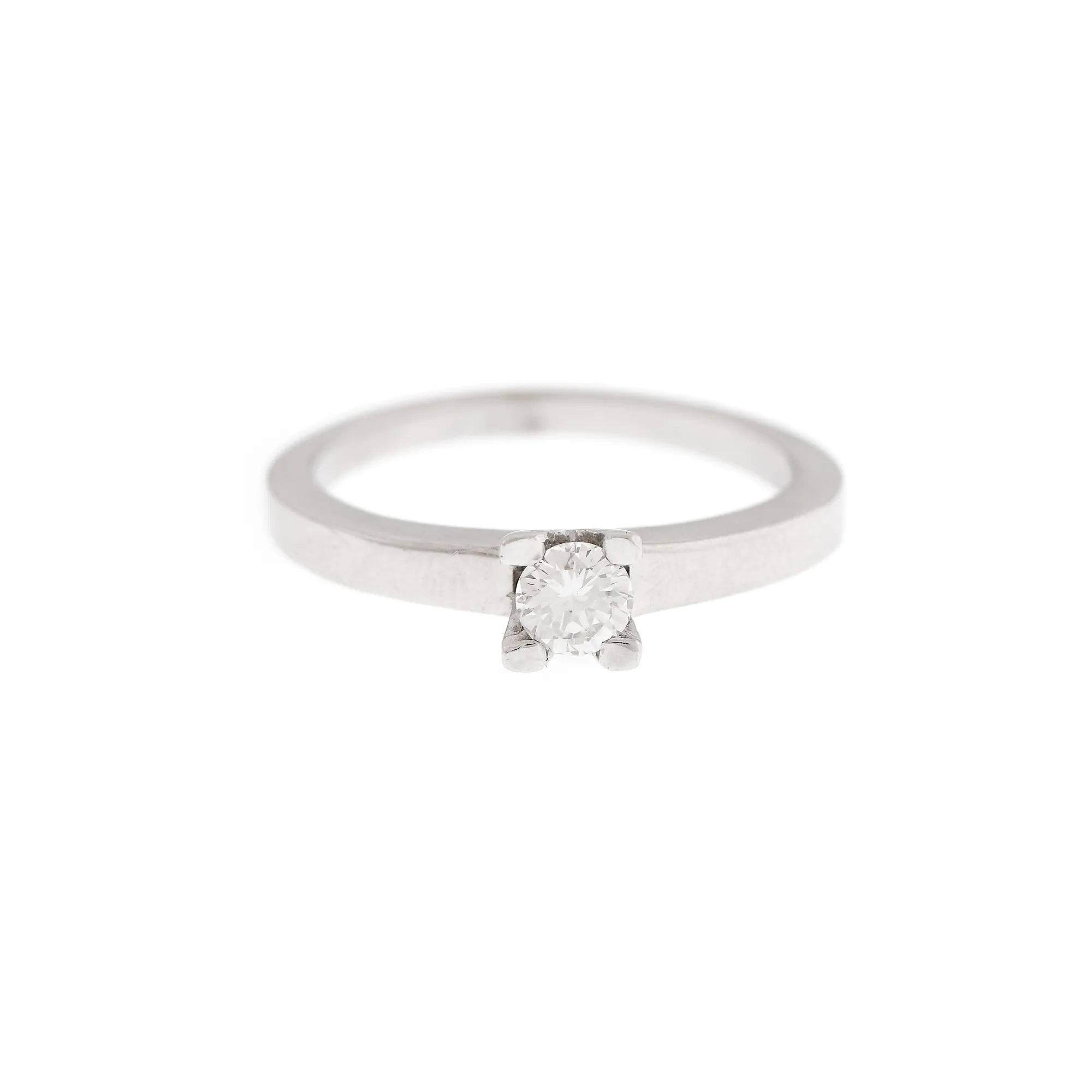 White gold ring decorated with a brilliant diamond