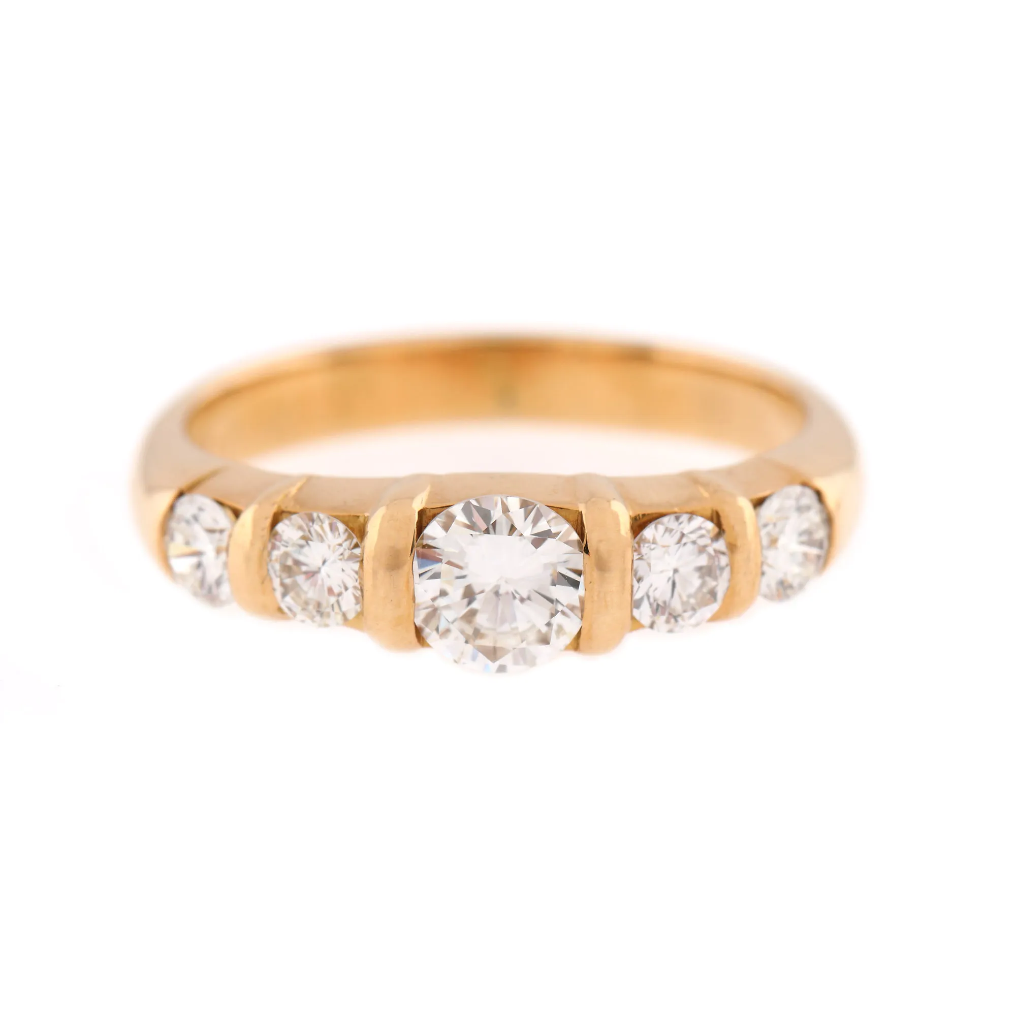 Gold ring, adorned with diamonds